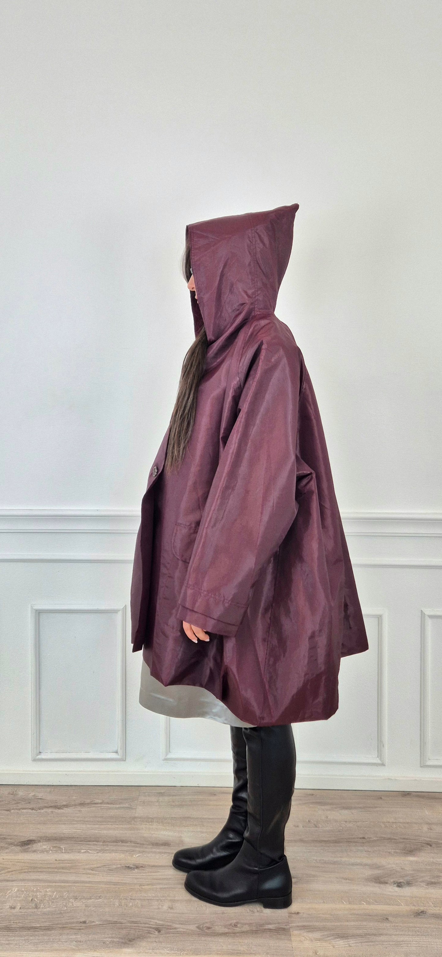 Romeo Gigli | Impermeabile oversize melanzana con cappuccio