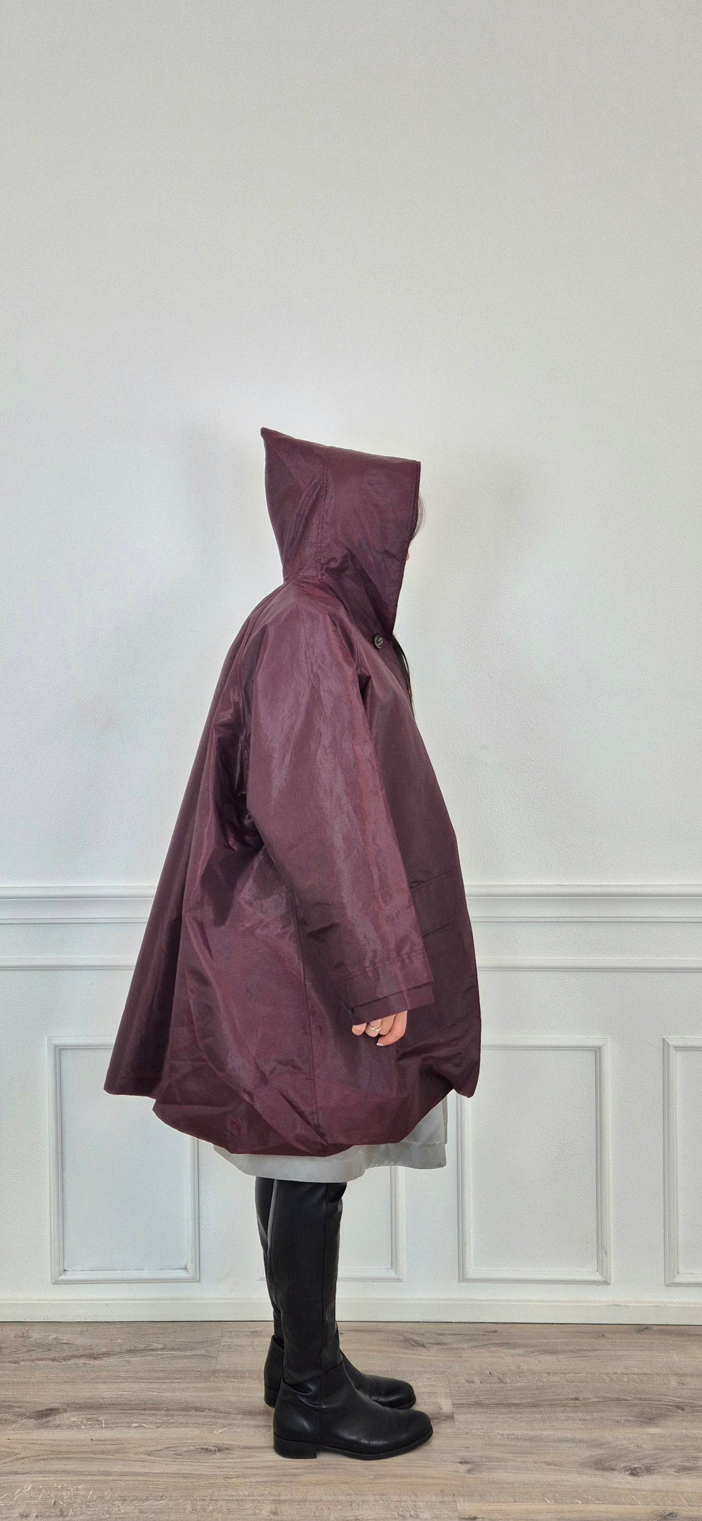 Romeo Gigli | Impermeabile oversize melanzana con cappuccio