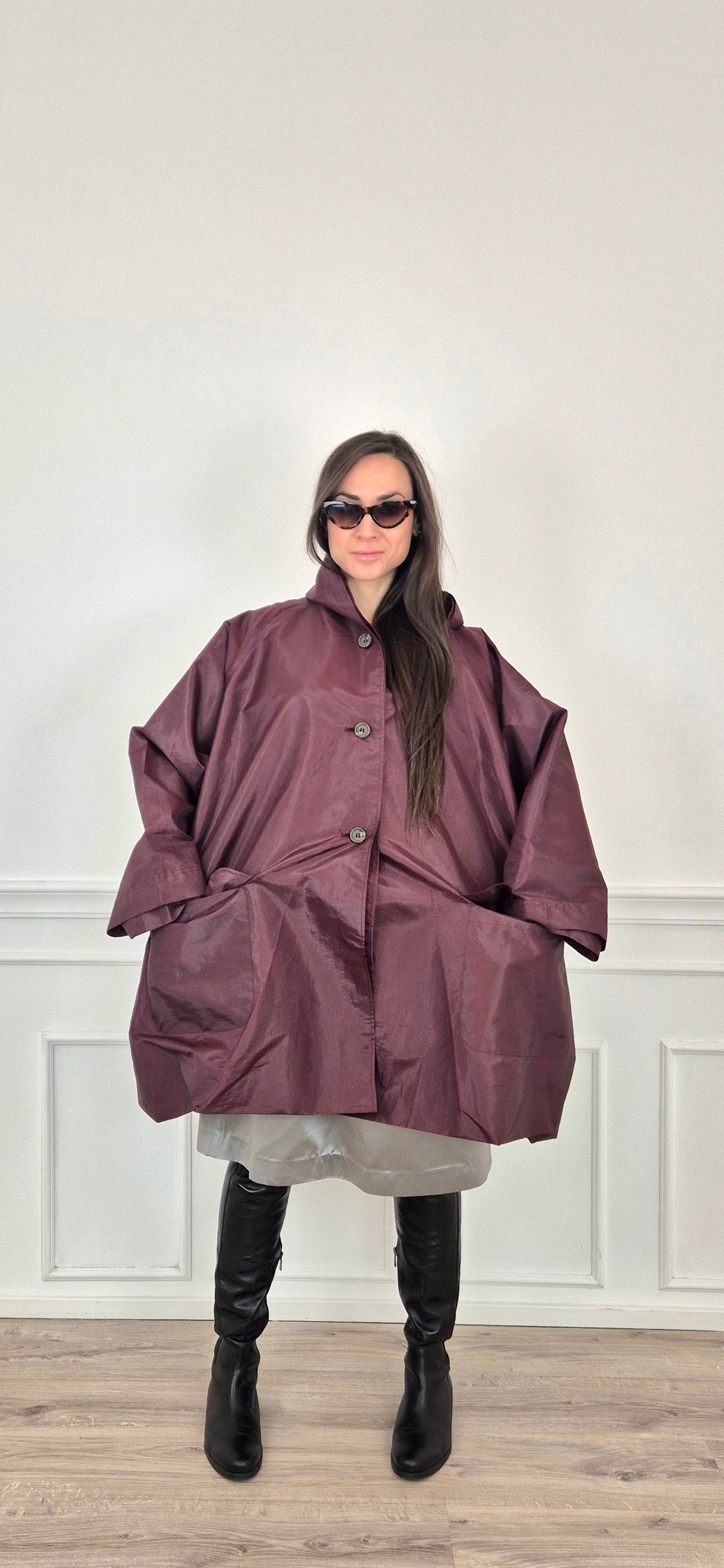 Romeo Gigli | Impermeabile oversize melanzana con cappuccio