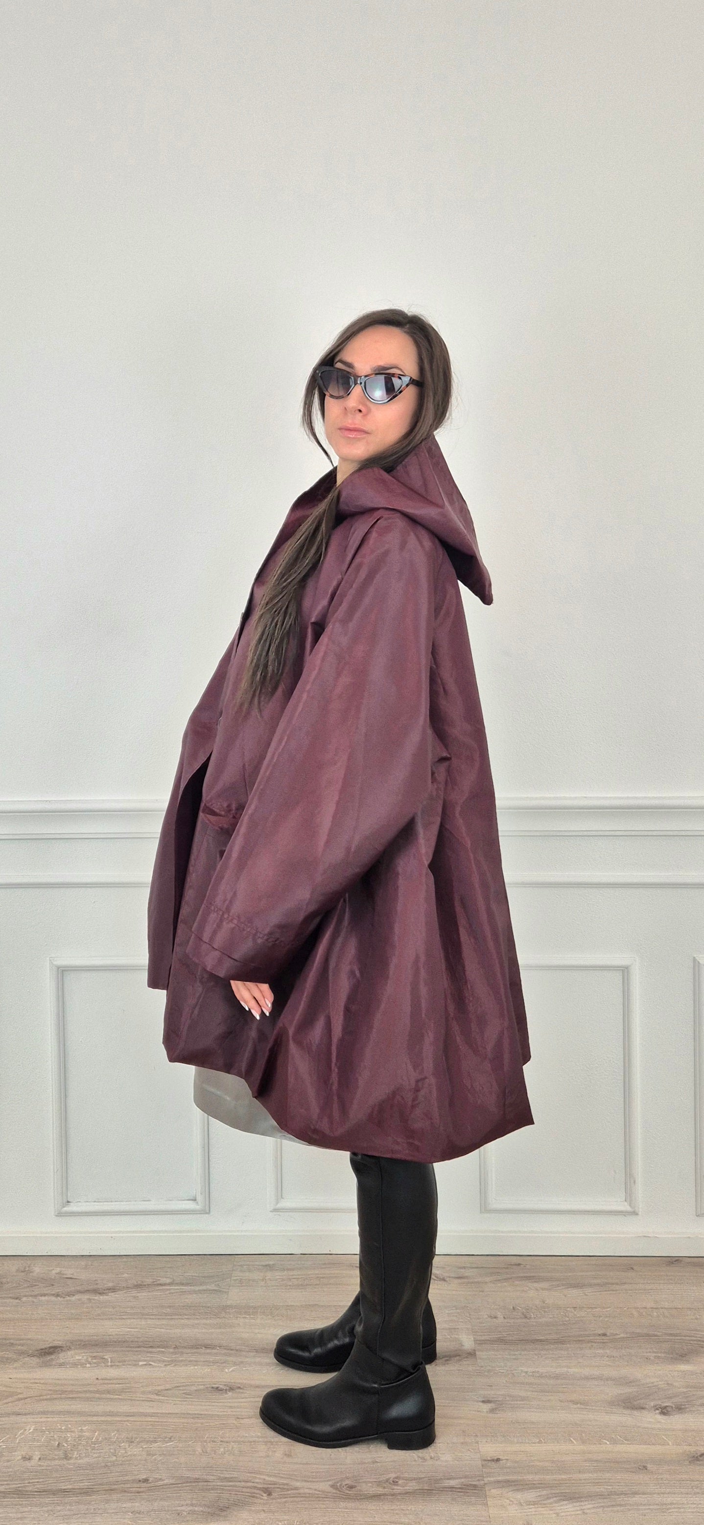 Romeo Gigli | Impermeabile oversize melanzana con cappuccio