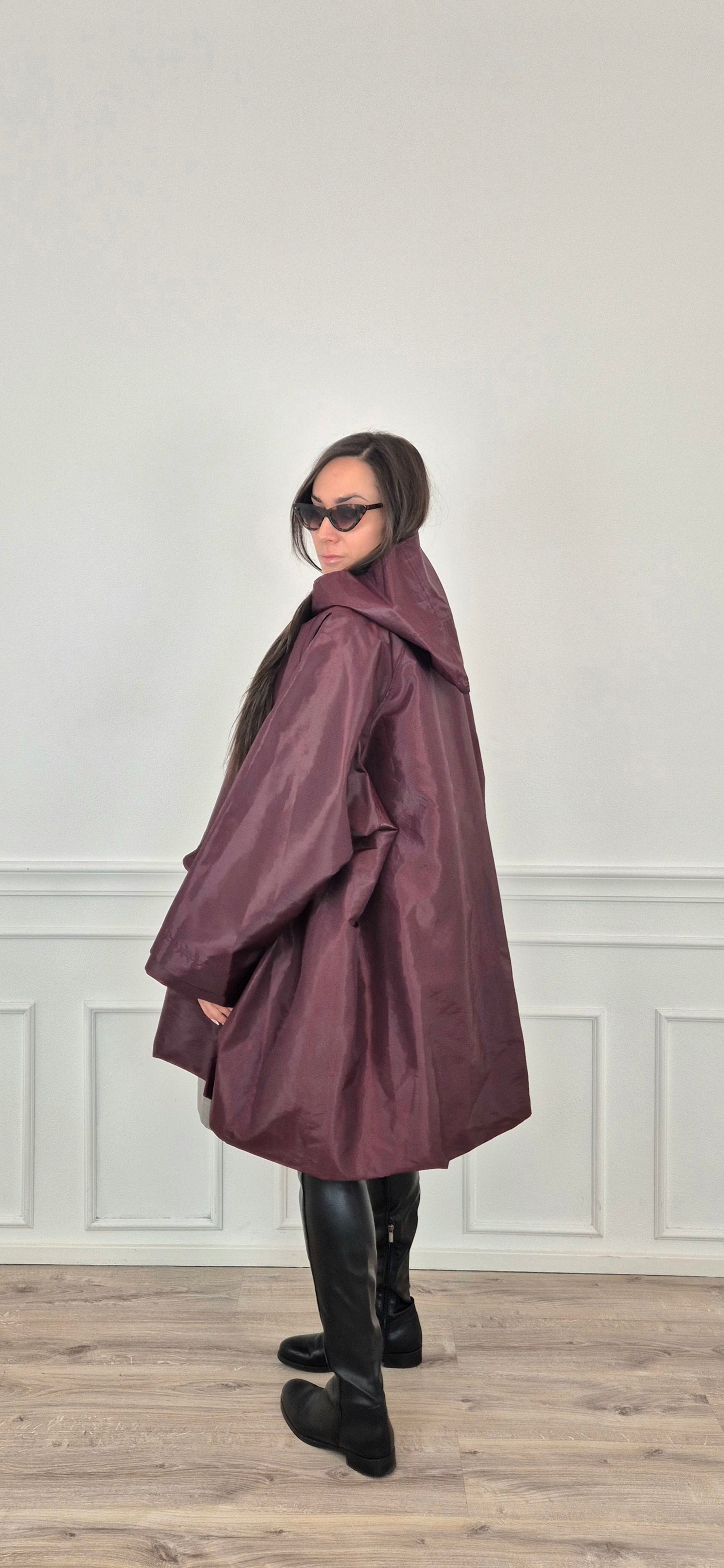 Romeo Gigli | Impermeabile oversize melanzana con cappuccio