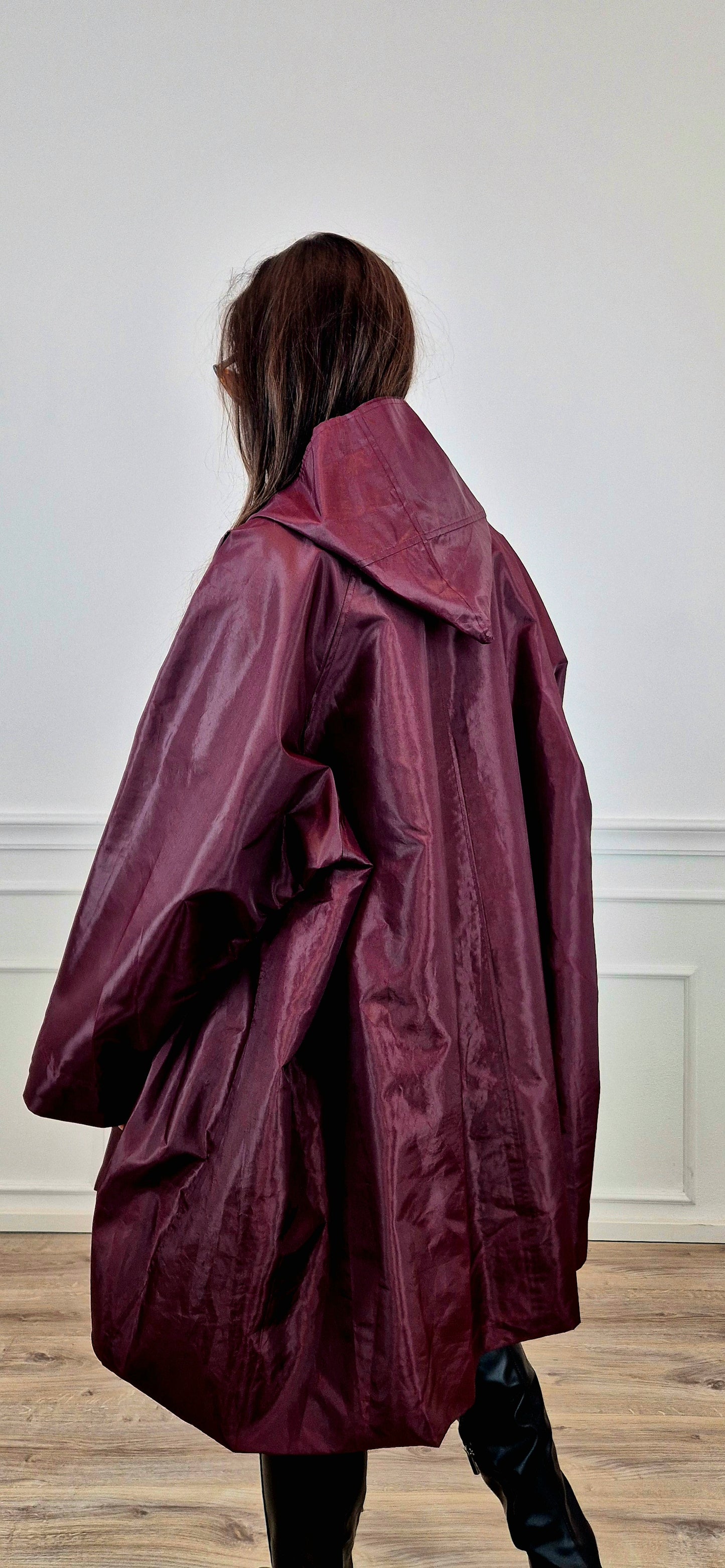 Romeo Gigli | Impermeabile oversize melanzana con cappuccio