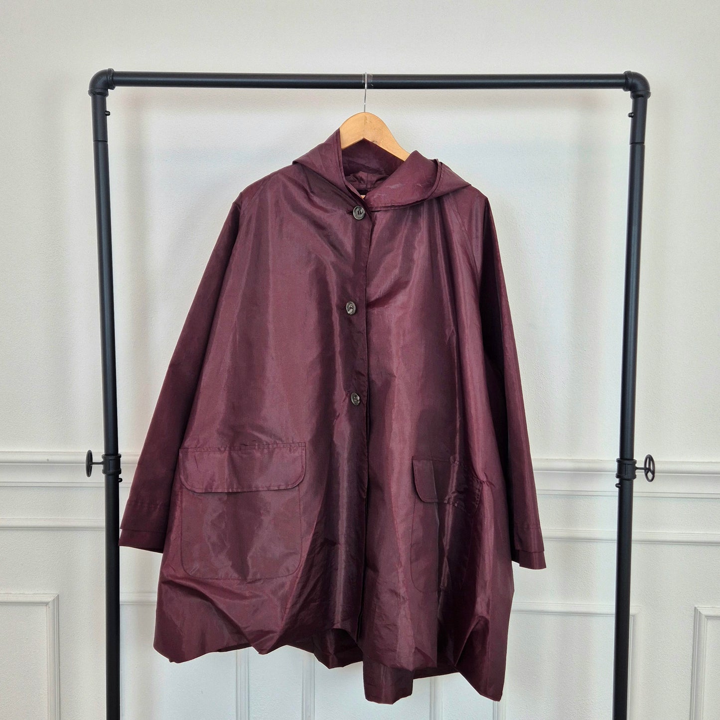 Romeo Gigli | Impermeabile oversize melanzana con cappuccio