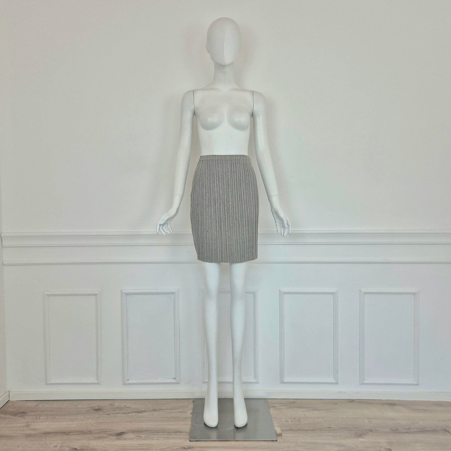 Pleats Please Issey Miyake | Gonna grigia plissettata