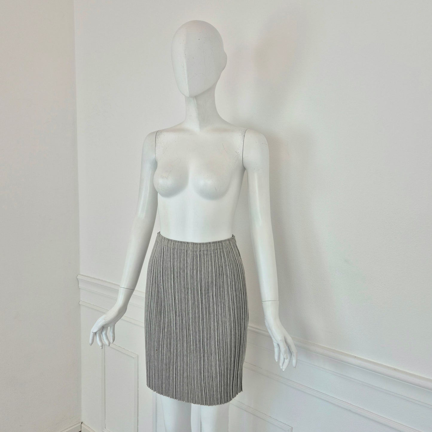 Pleats Please Issey Miyake | Gonna grigia plissettata