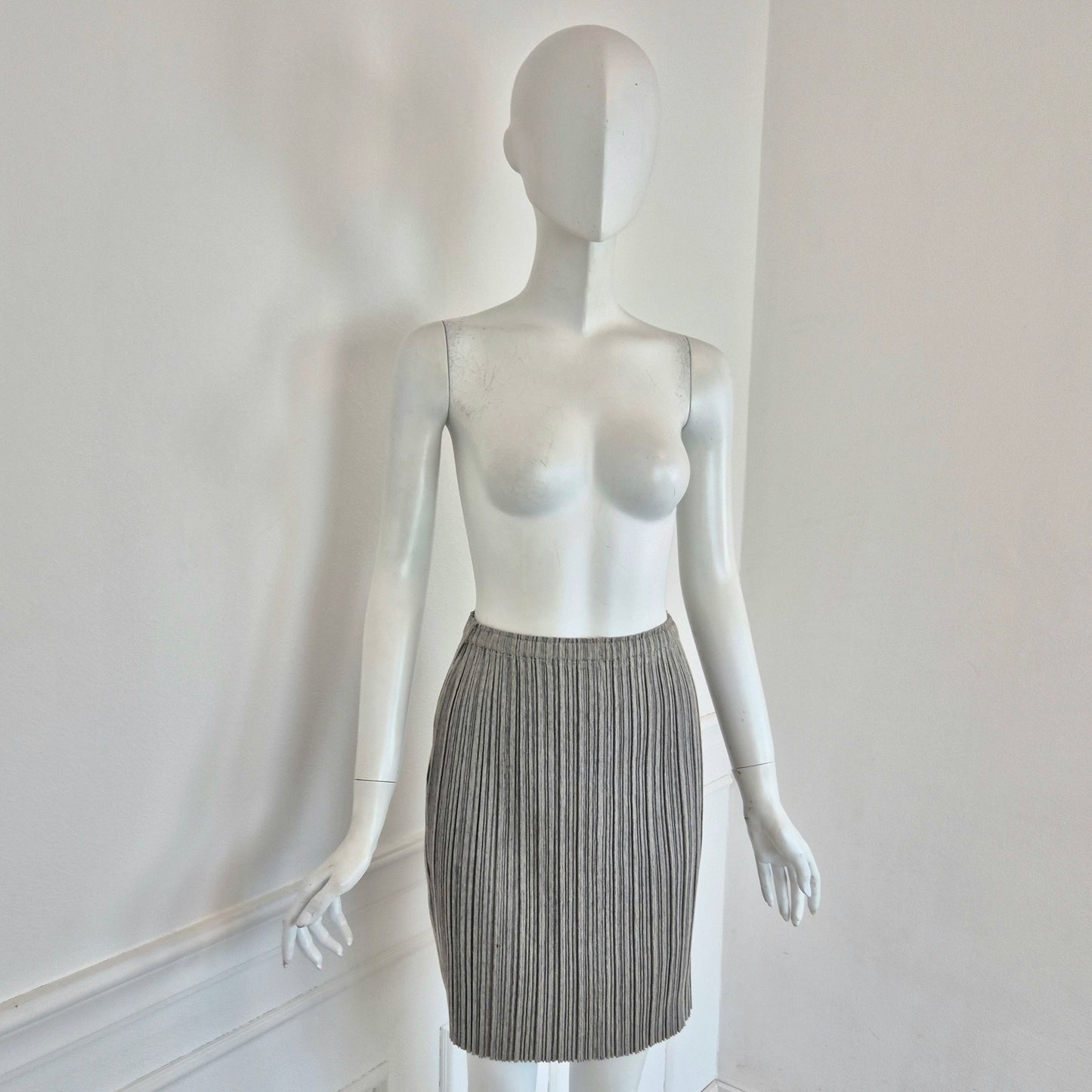 Pleats Please Issey Miyake | Gonna grigia plissettata