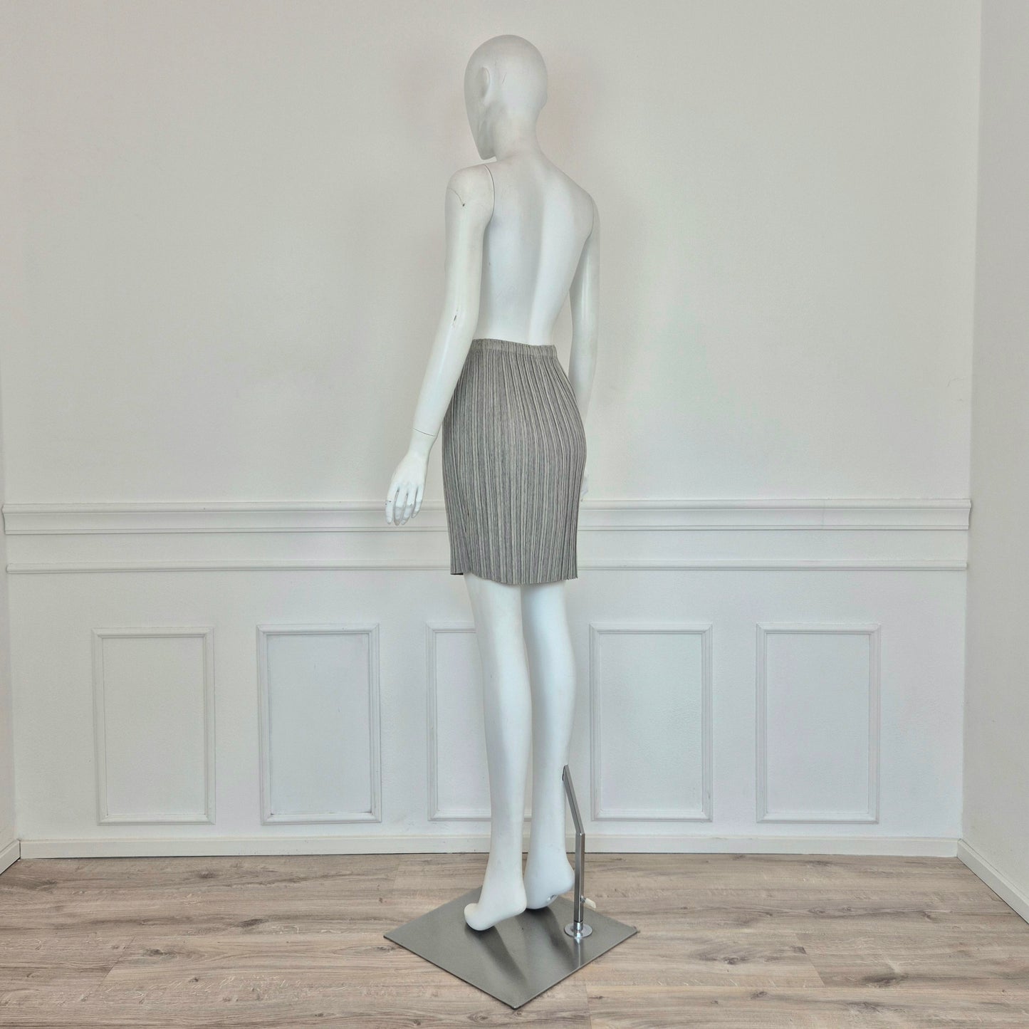 Pleats Please Issey Miyake | Gonna grigia plissettata