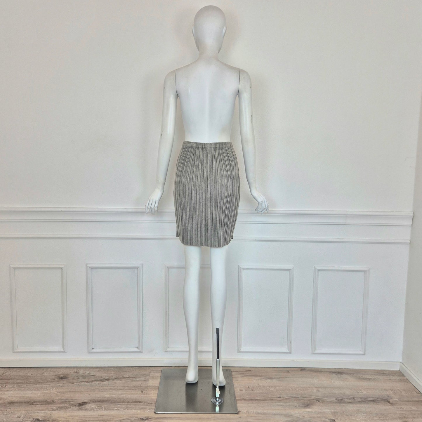 Pleats Please Issey Miyake | Gonna grigia plissettata