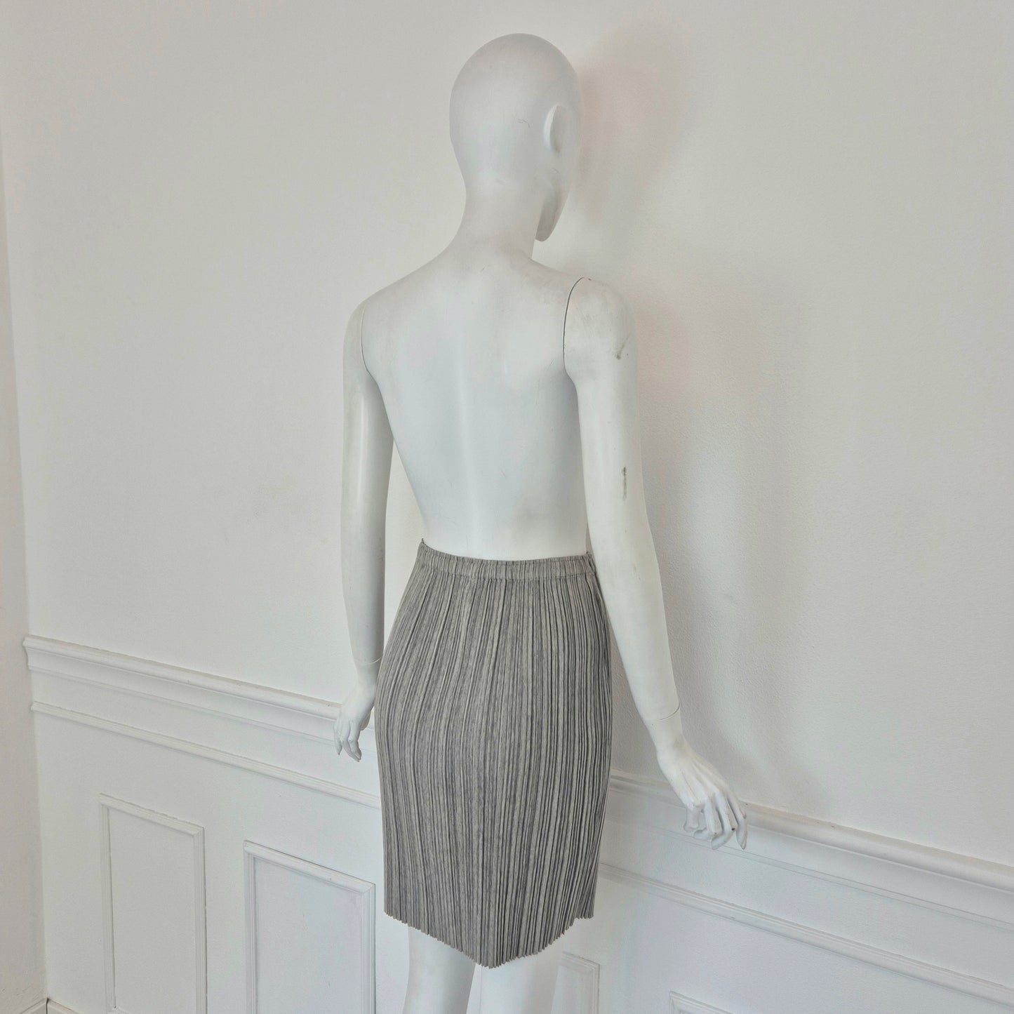 Pleats Please Issey Miyake | Gonna grigia plissettata