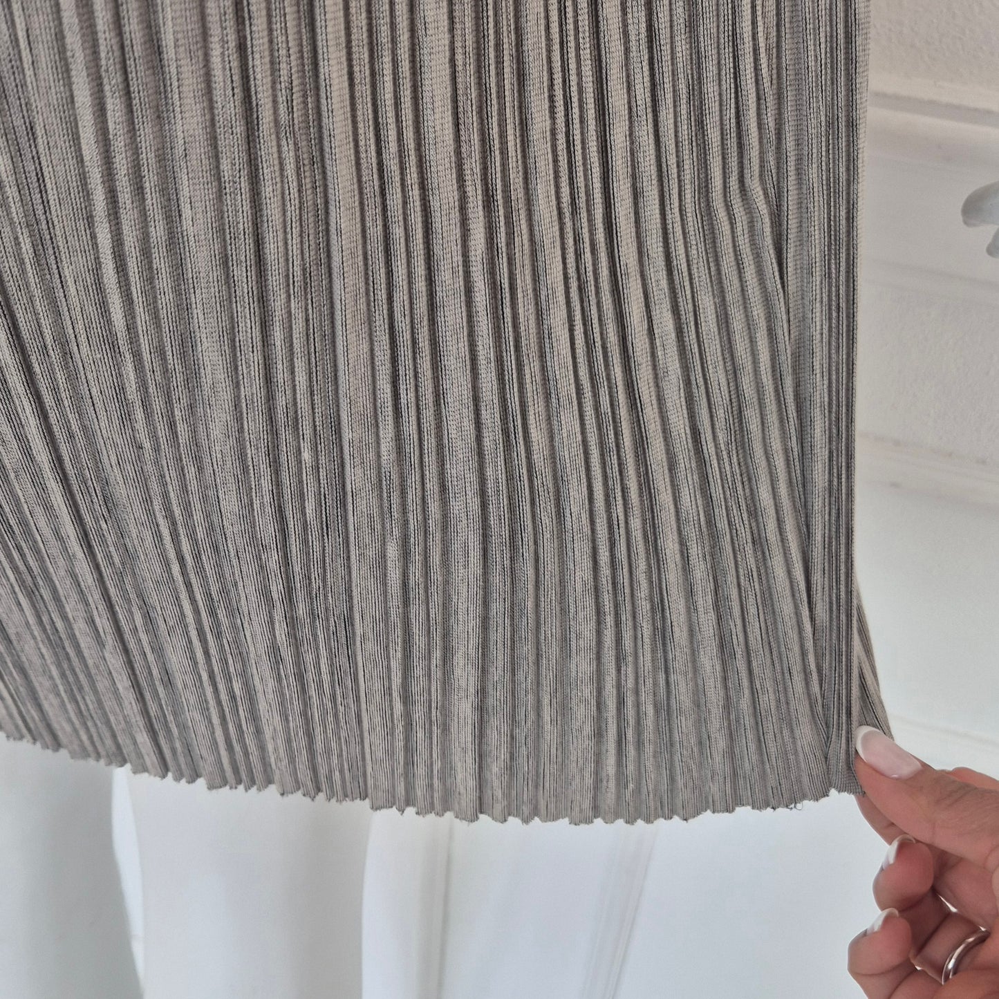 Pleats Please Issey Miyake | Gonna grigia plissettata