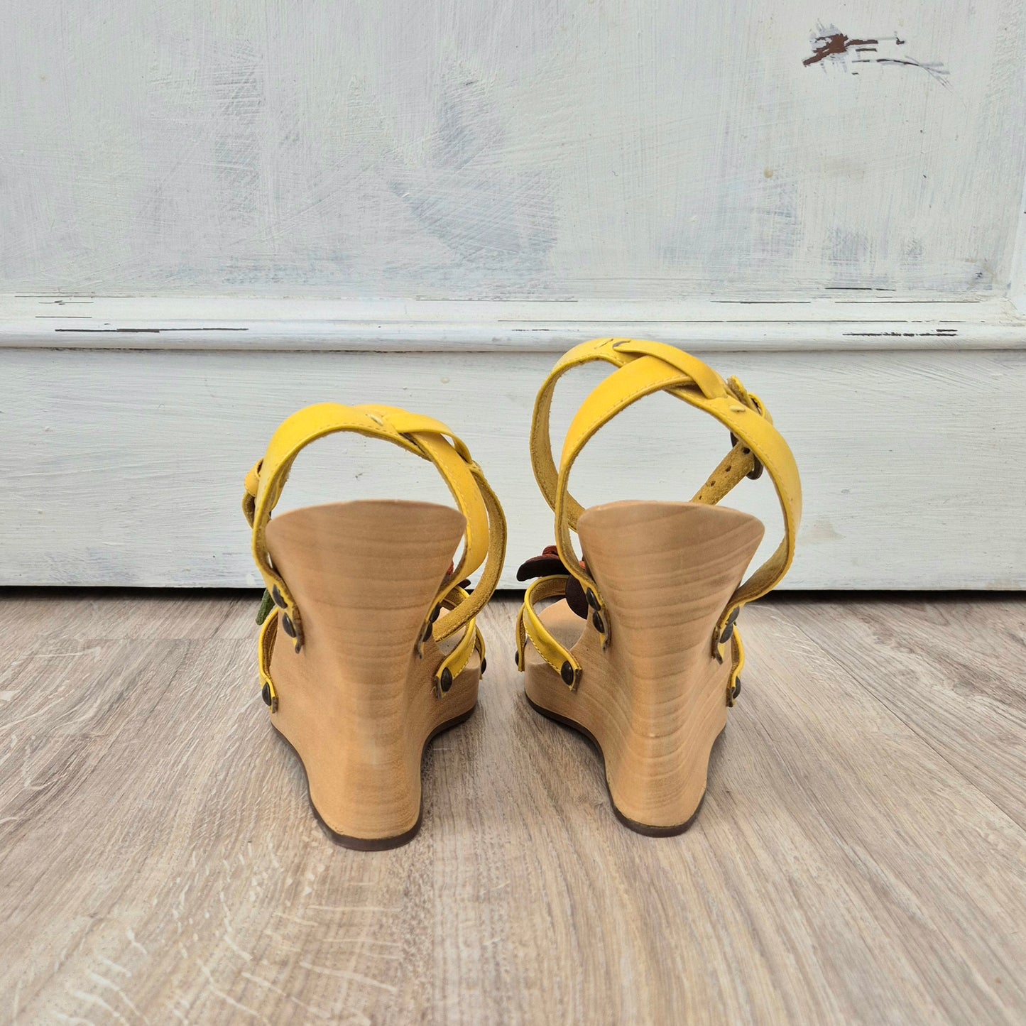 Miu Miu | Sandali fiore con zeppa in legno