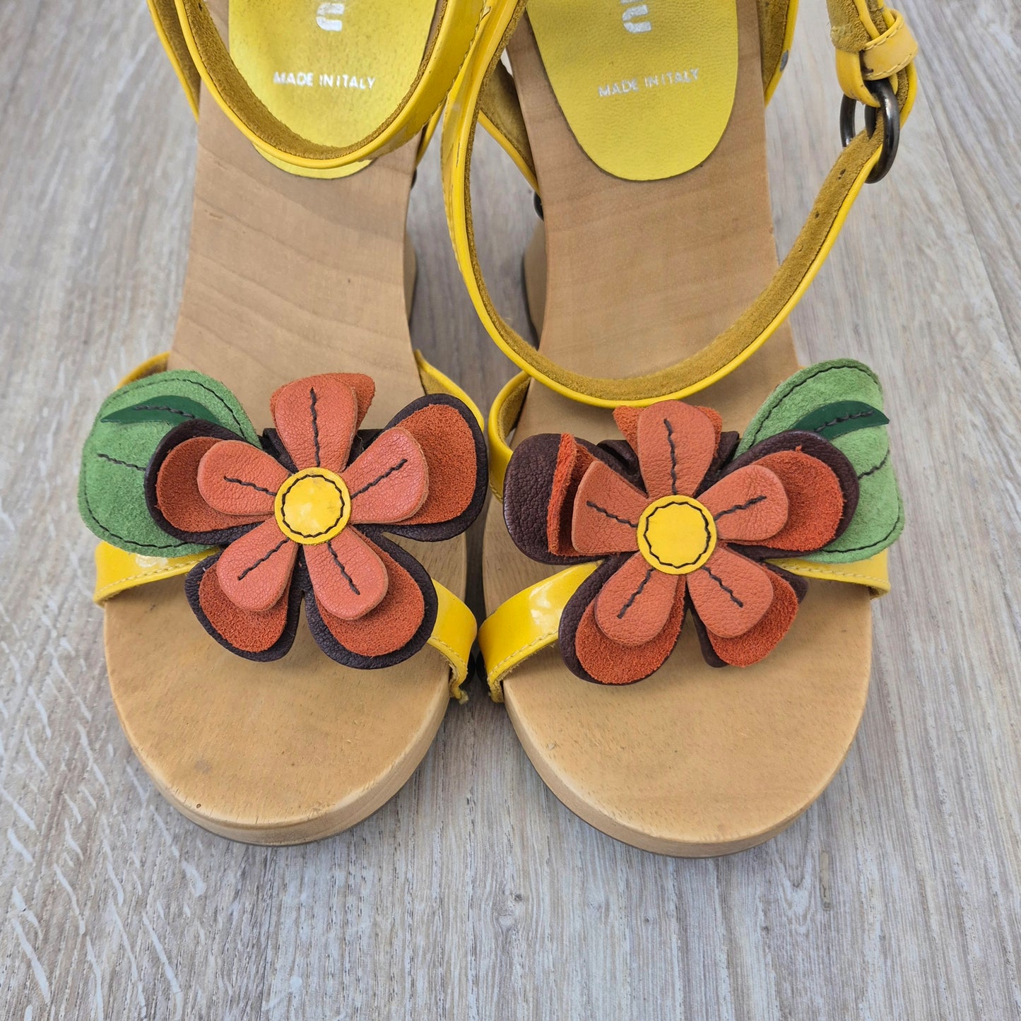 Miu Miu | Sandali fiore con zeppa in legno