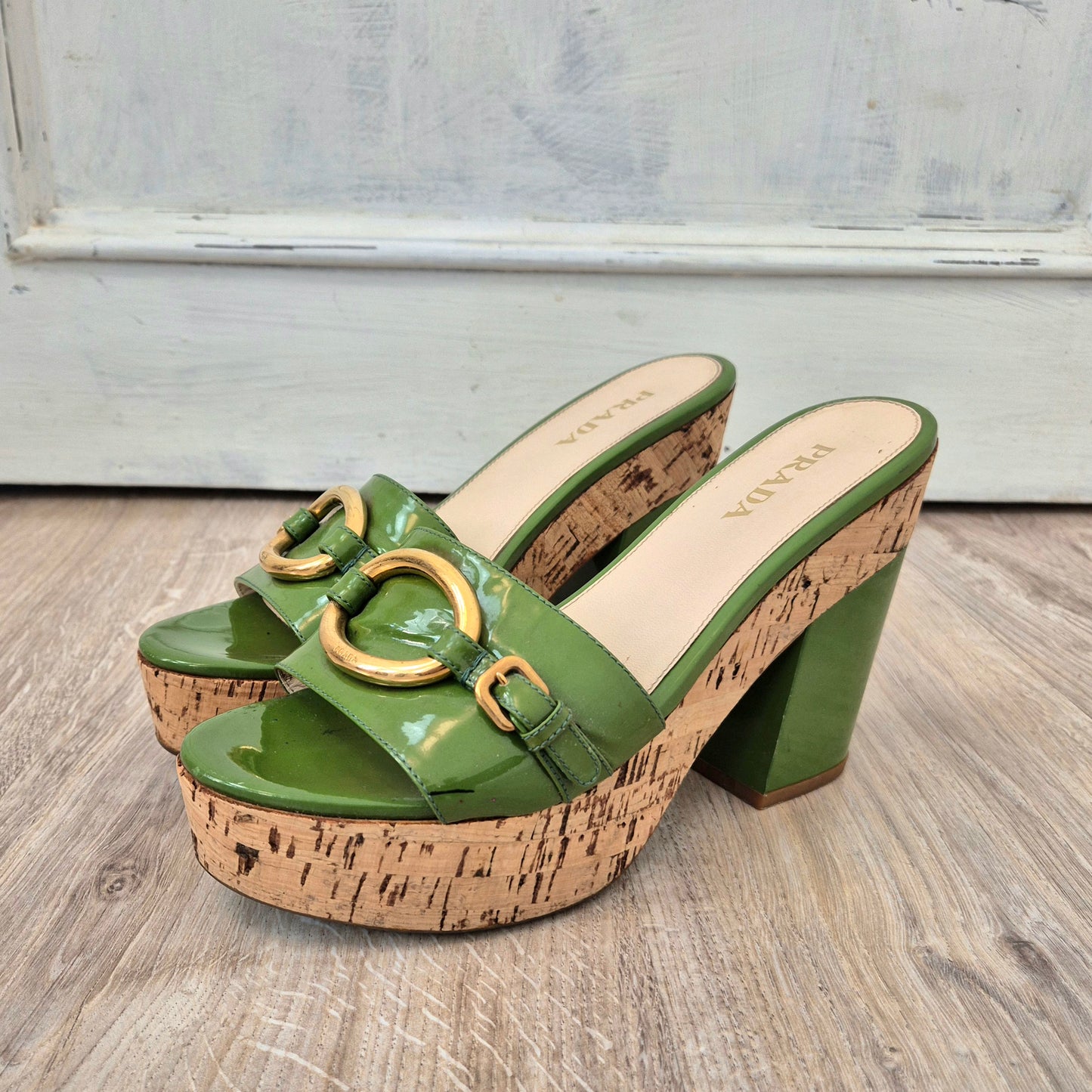 Prada | Sandali in legno e vernice verde