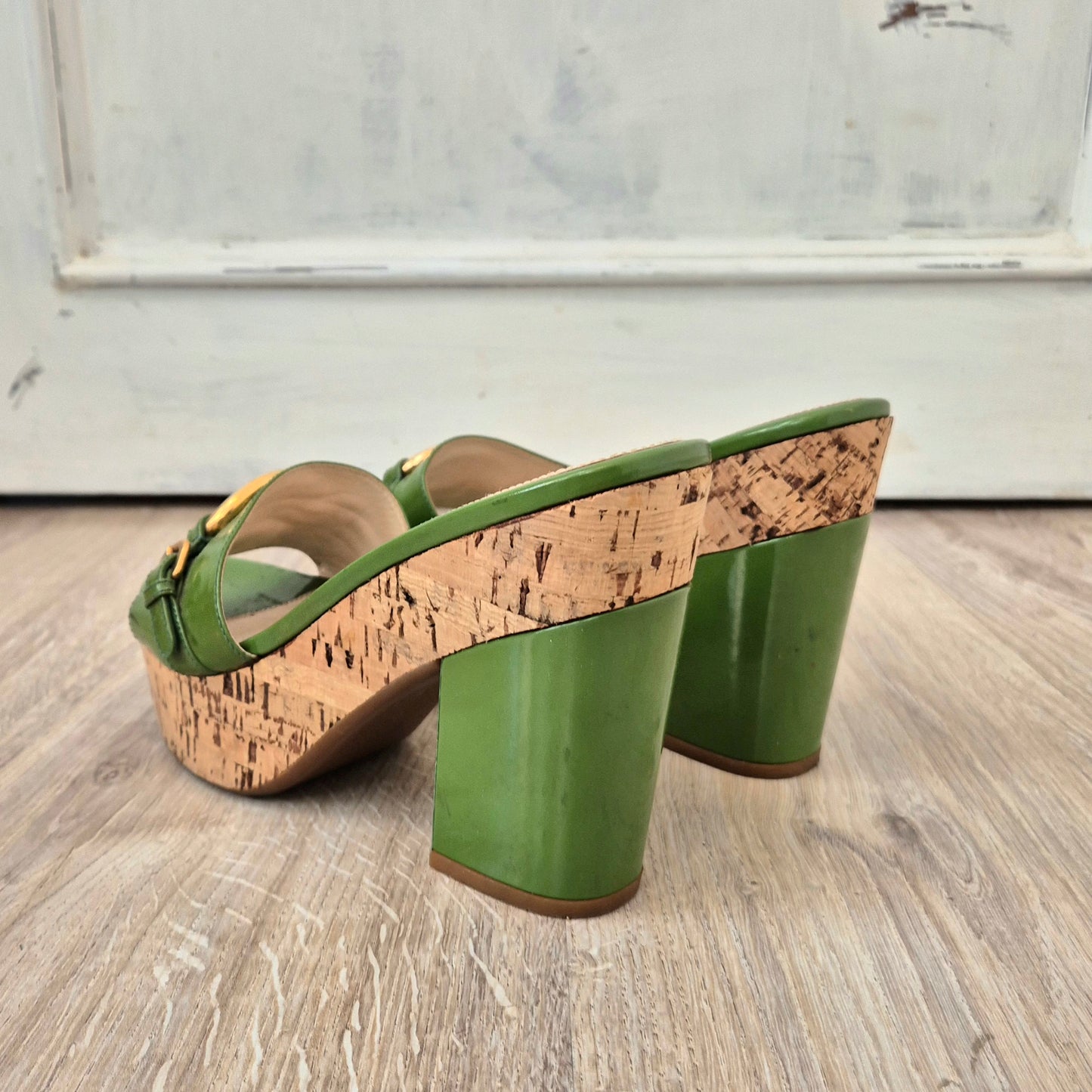 Prada | Sandali in legno e vernice verde
