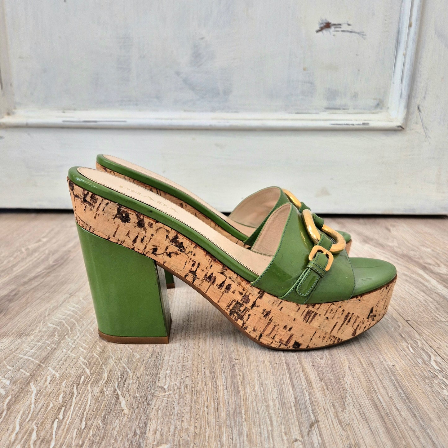 Prada | Sandali in legno e vernice verde