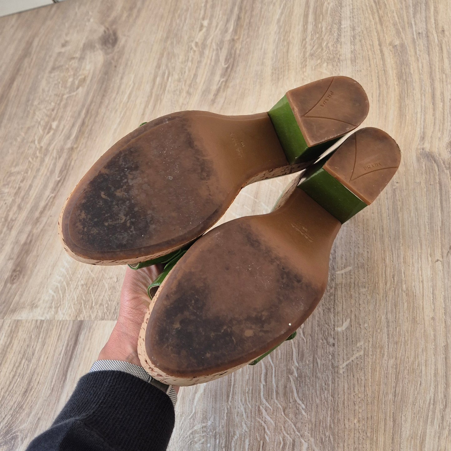 Prada | Sandali in legno e vernice verde