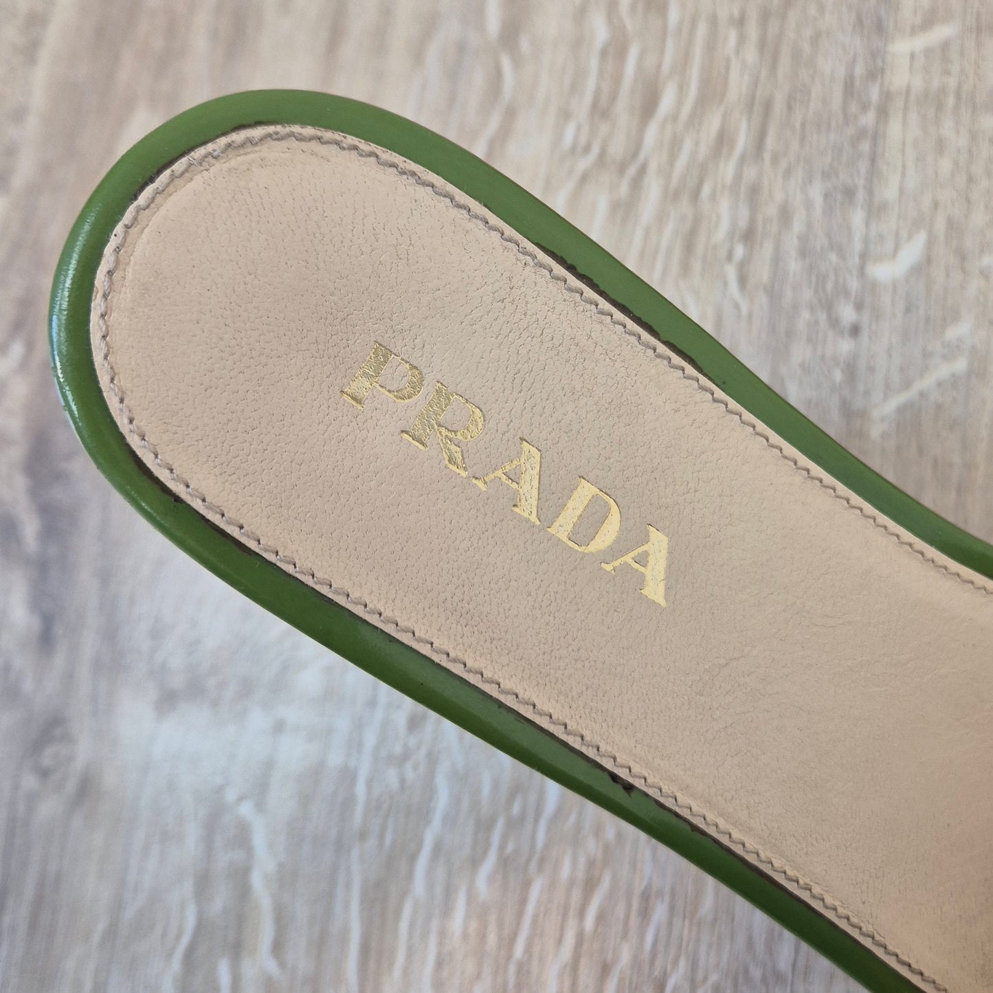 Prada | Sandali in legno e vernice verde