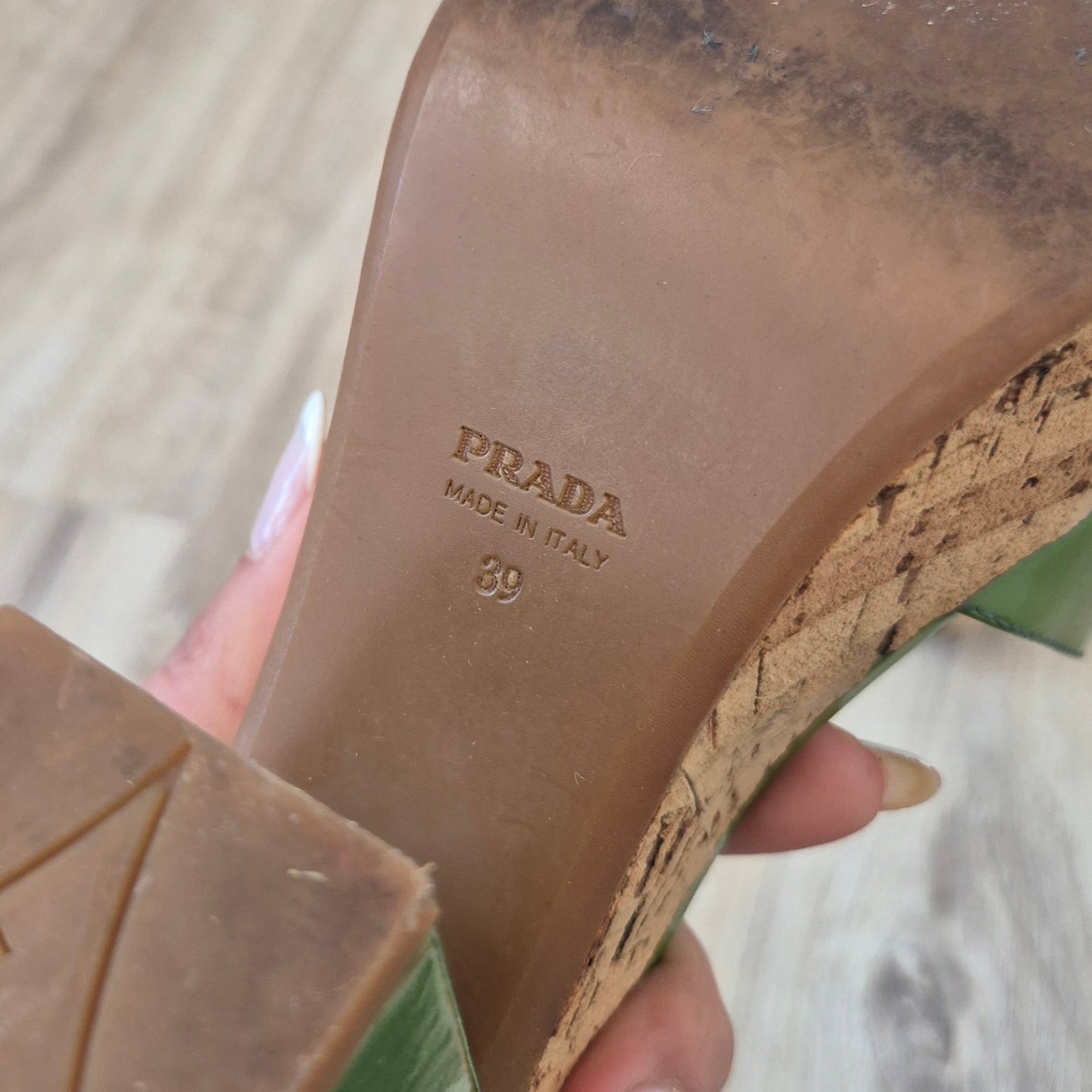 Prada | Sandali in legno e vernice verde