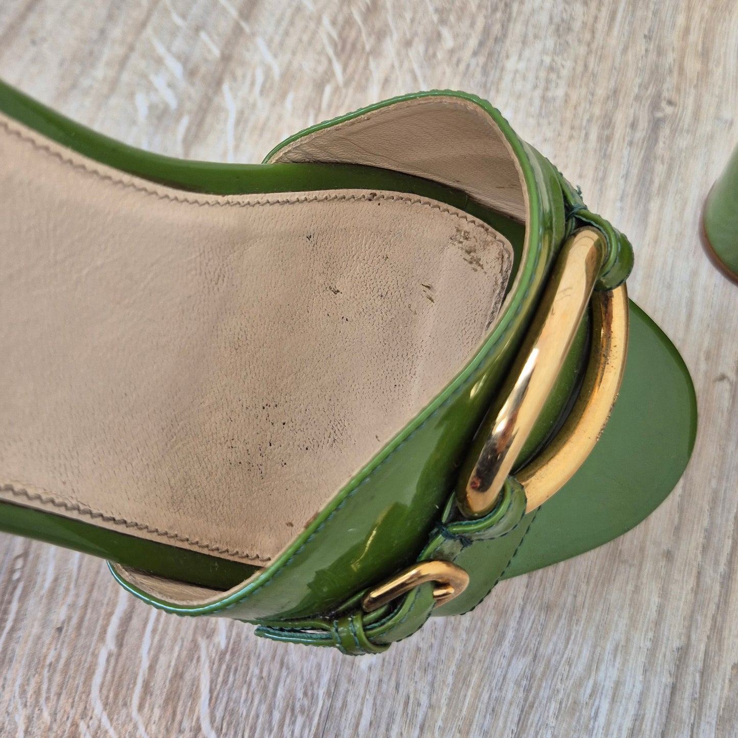 Prada | Sandali in legno e vernice verde
