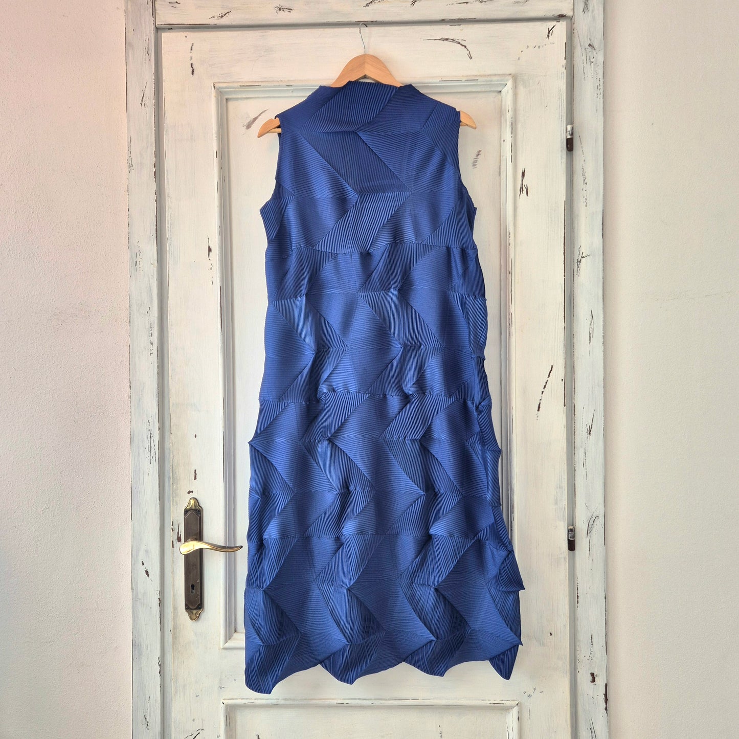 Abito blu plissettato stile Issey Miyake