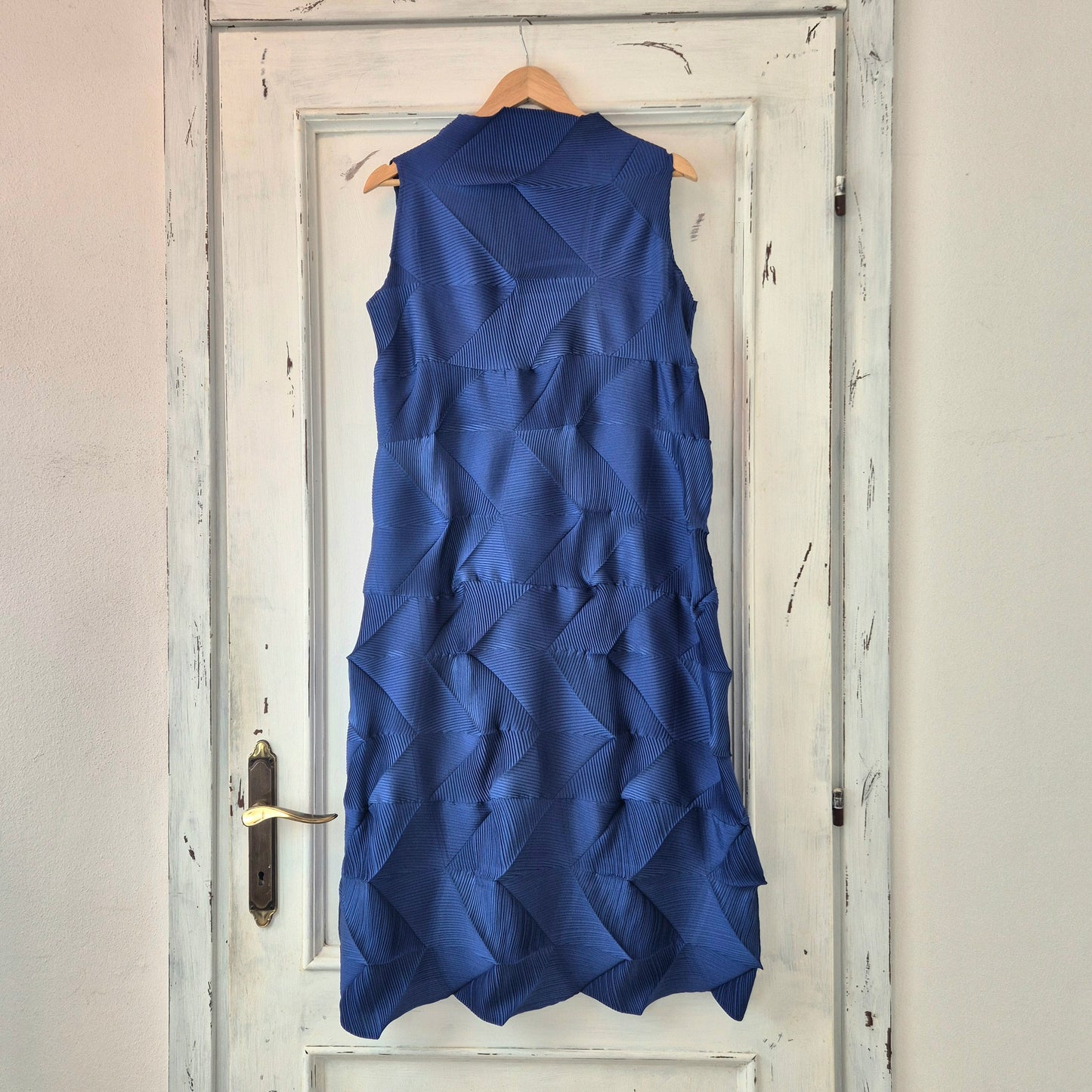 Abito blu plissettato stile Issey Miyake