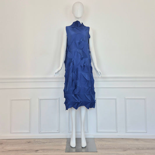 Abito blu plissettato stile Issey Miyake