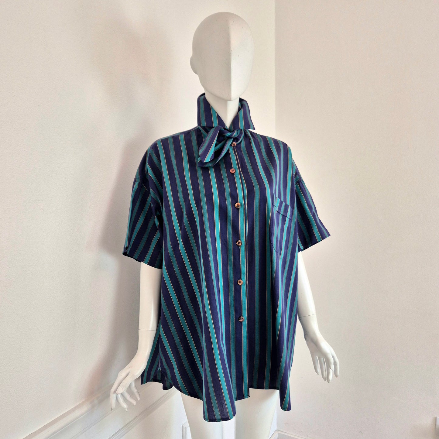 Romeo Gigli | Camicia oversize con fiocco righe verdi blu