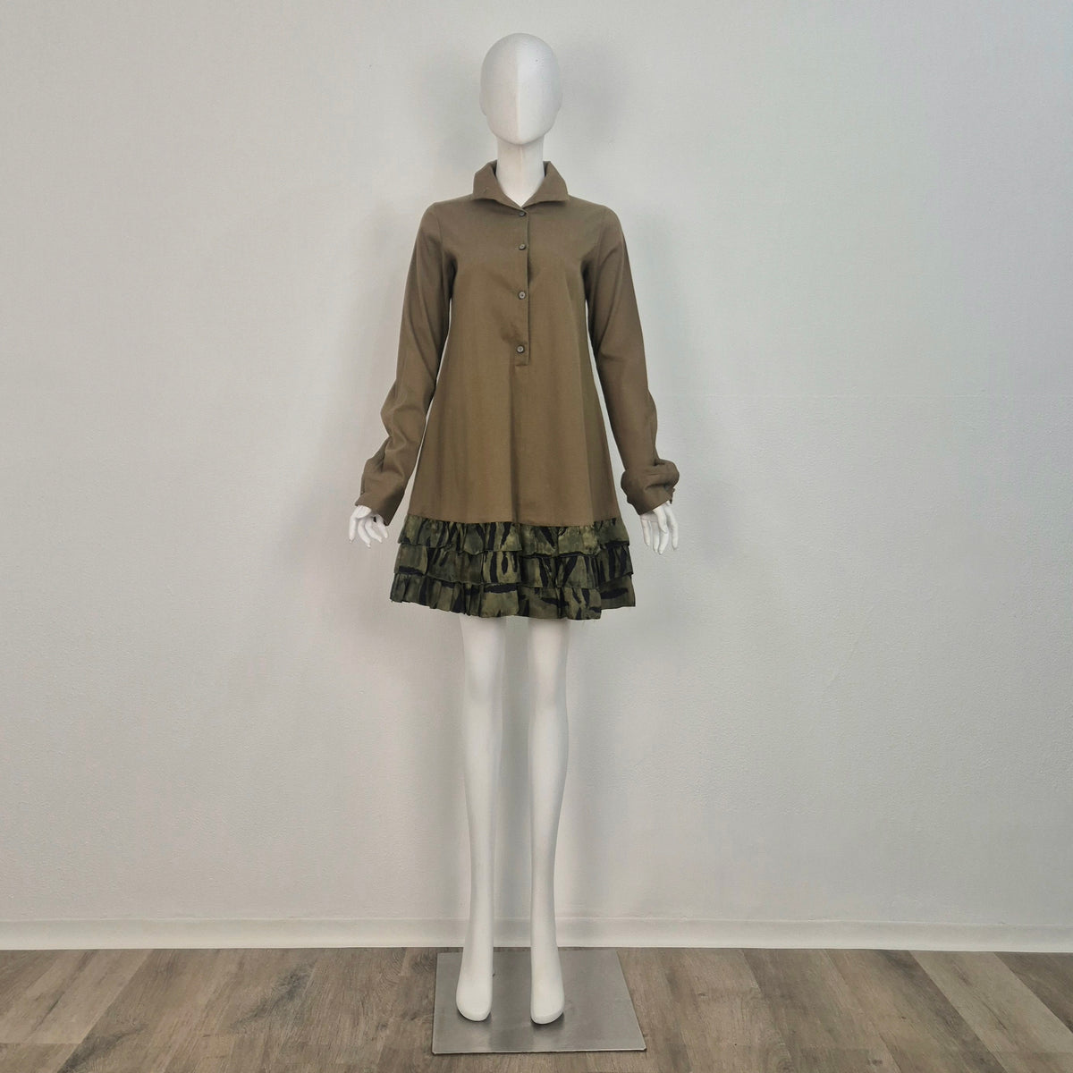Romeo Gigli | Abito verde militare fondo camouflage
