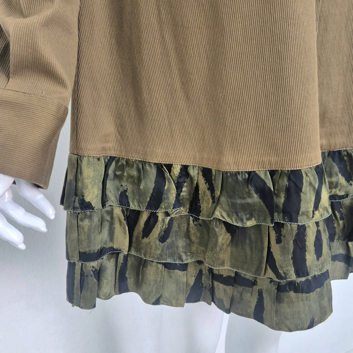 Romeo Gigli | Abito verde militare fondo camouflage