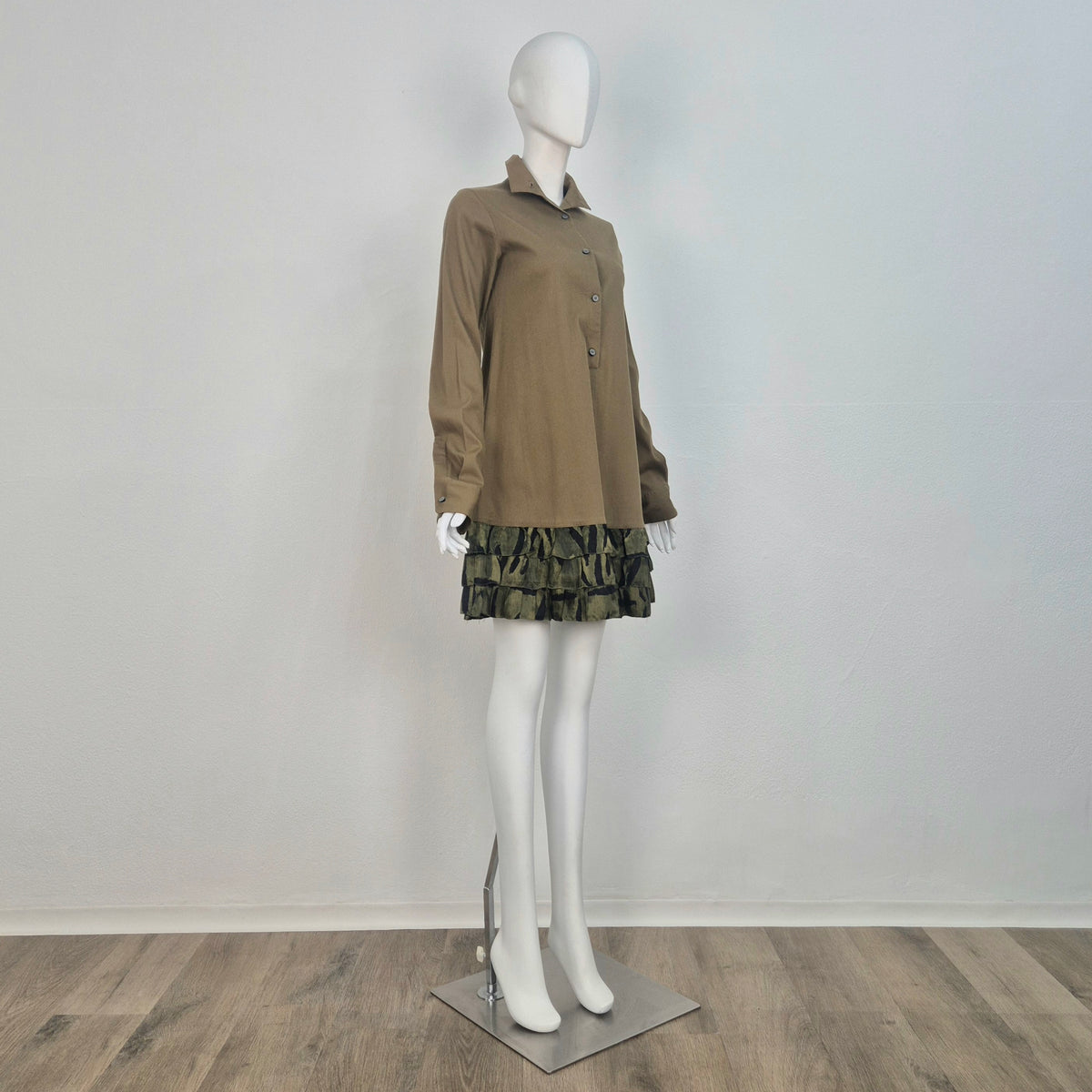 Romeo Gigli | Abito verde militare fondo camouflage