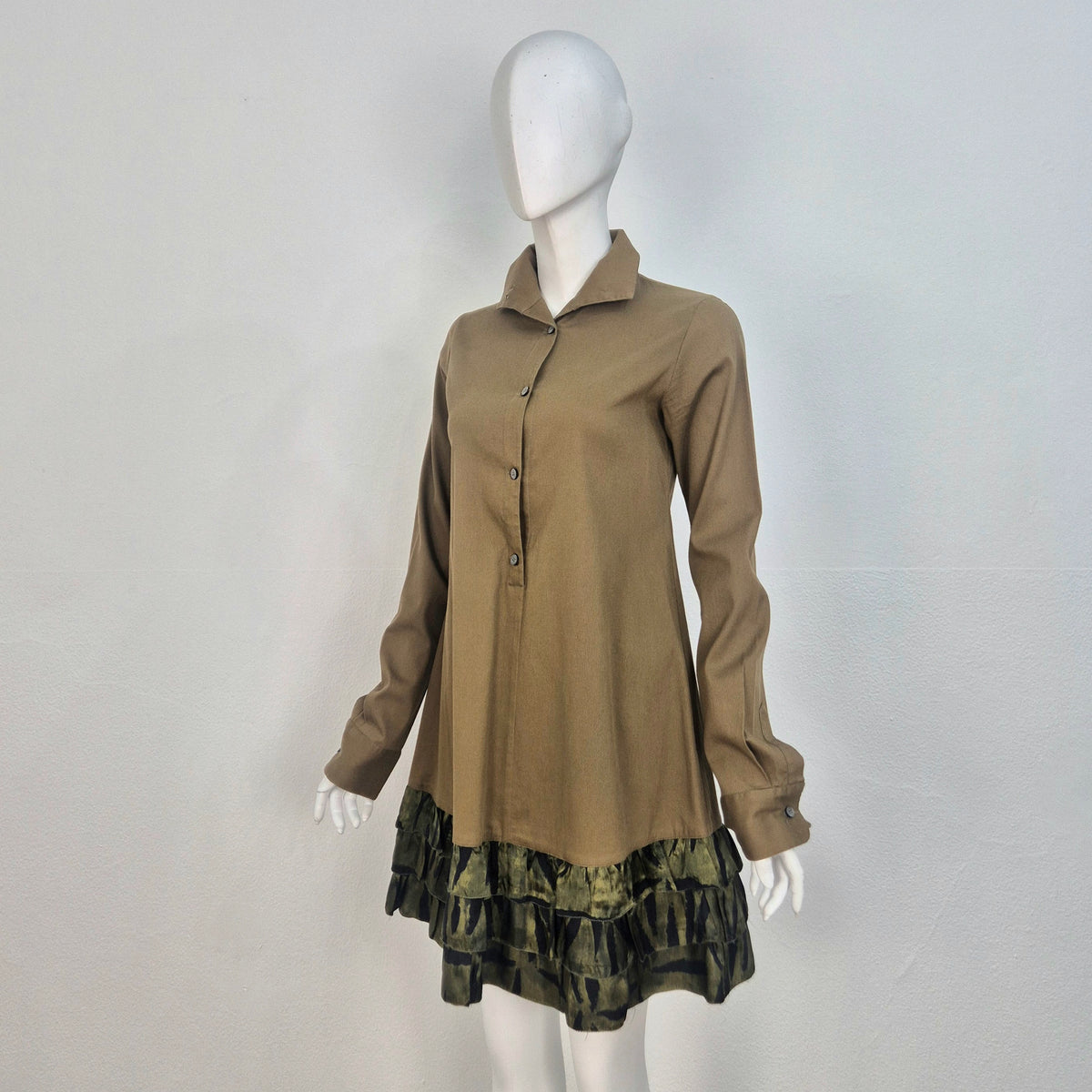Romeo Gigli | Abito verde militare fondo camouflage
