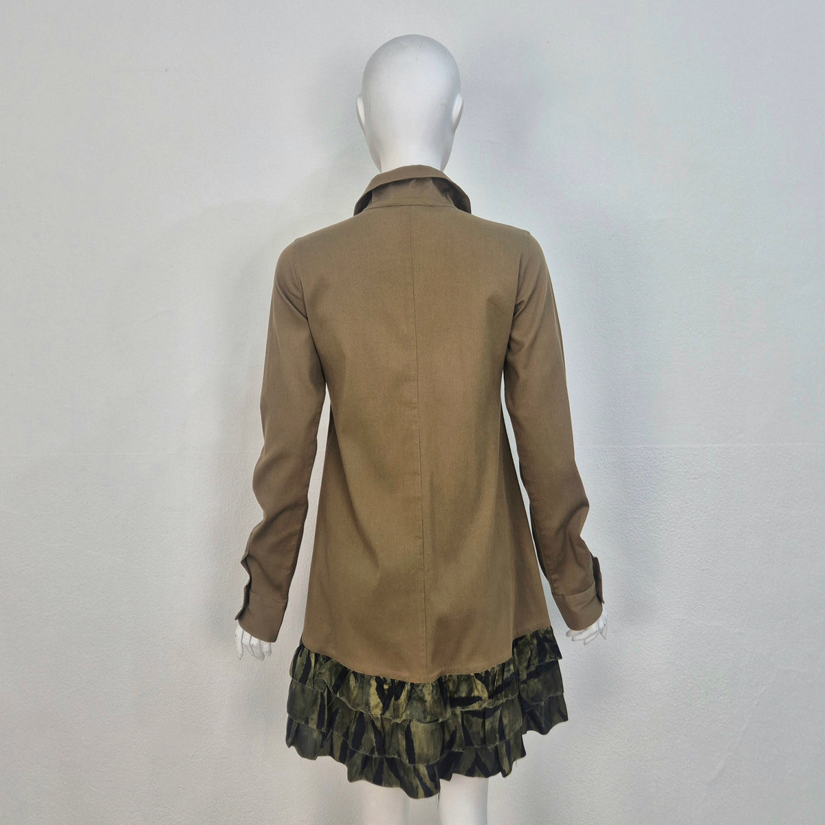 Romeo Gigli | Abito verde militare fondo camouflage