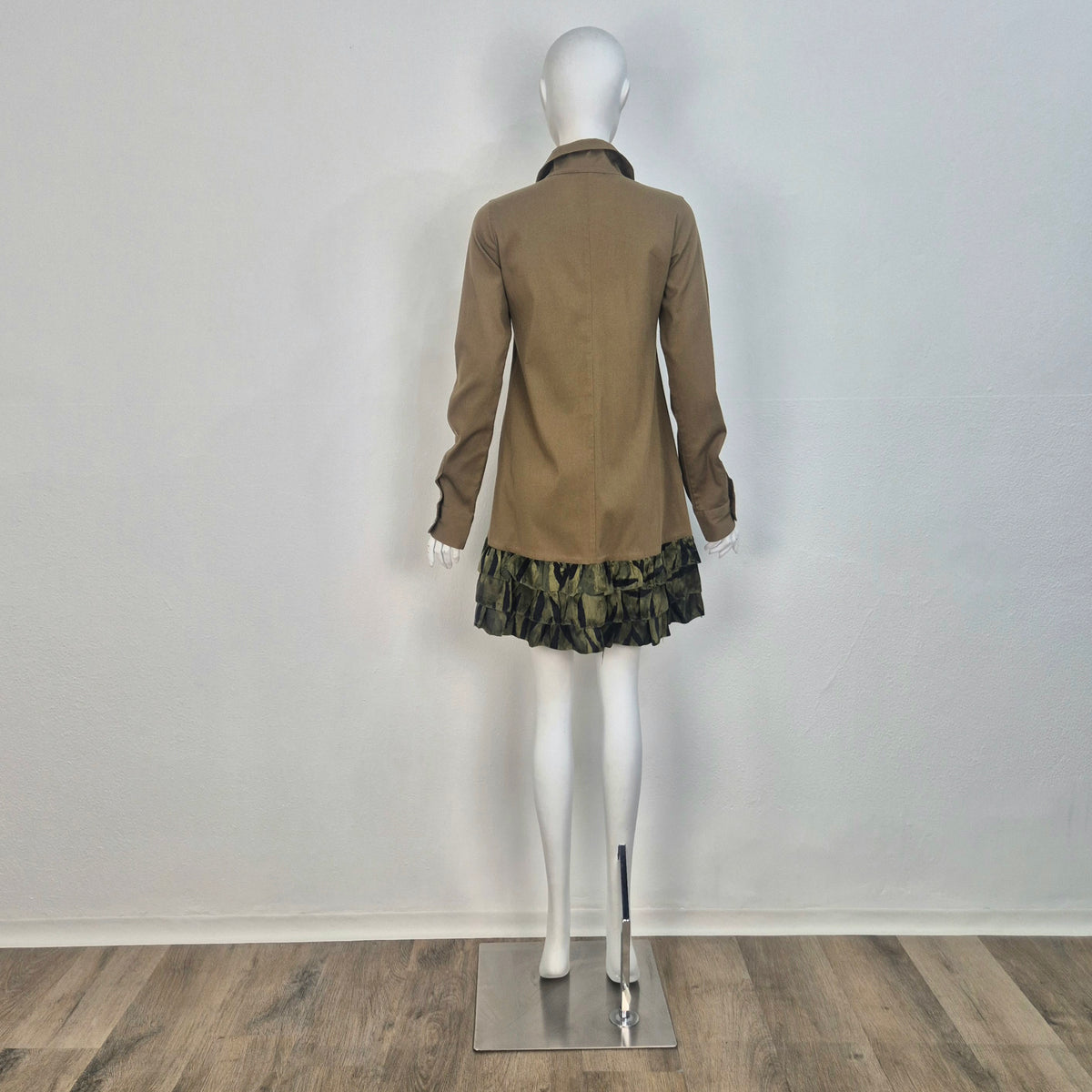 Romeo Gigli | Abito verde militare fondo camouflage