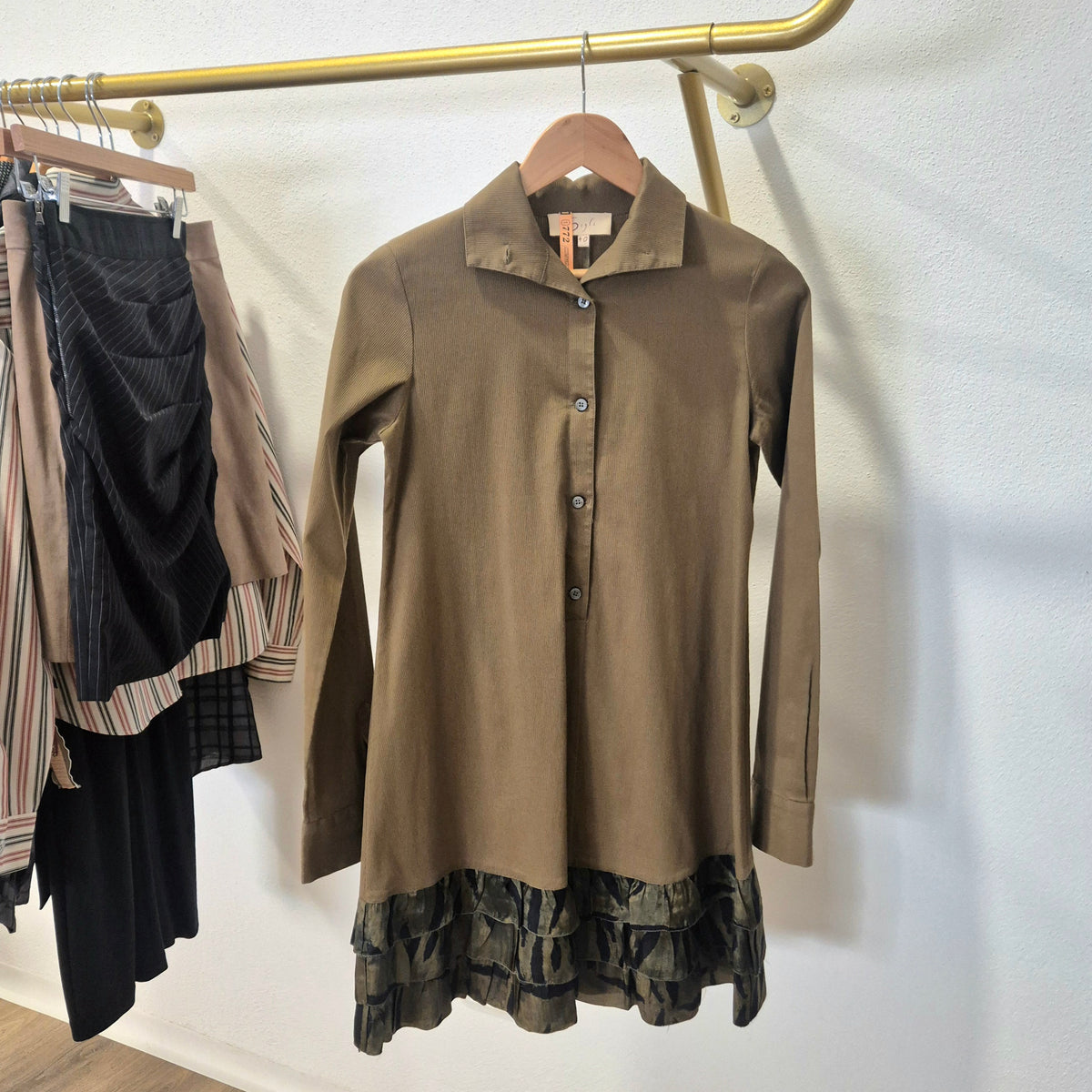 Romeo Gigli | Abito verde militare fondo camouflage