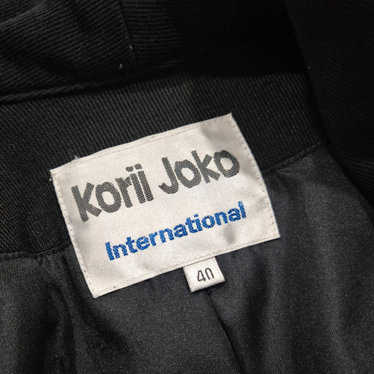 Korii Joko | Giacca corta nera con applicazioni