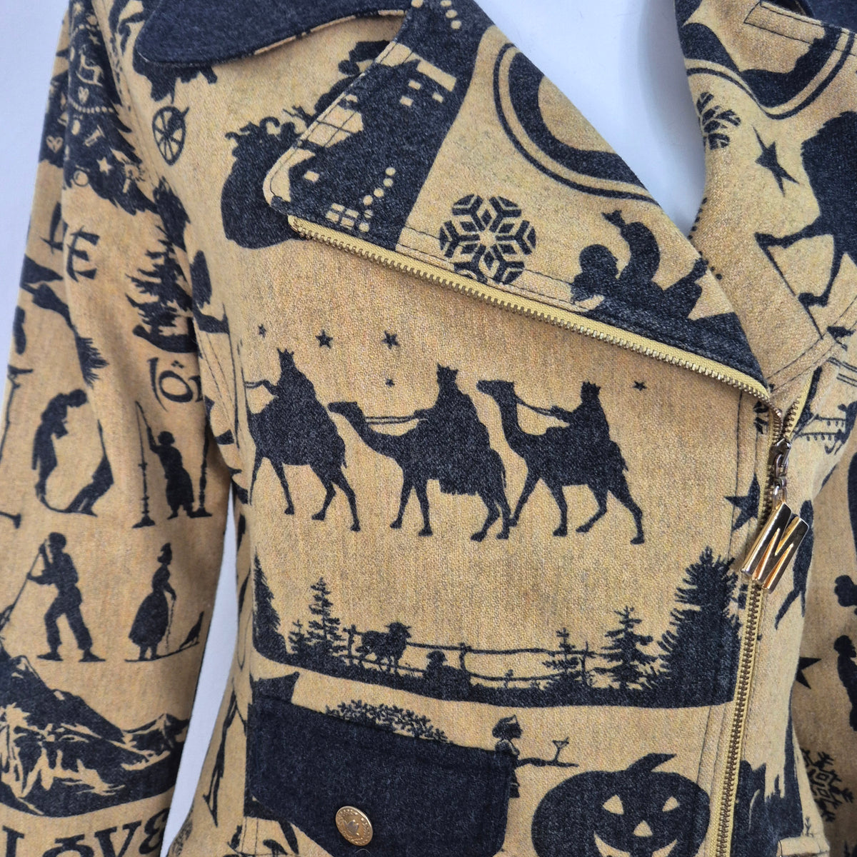 Moschino | Giacca con zip - disegni autunnali e invernali