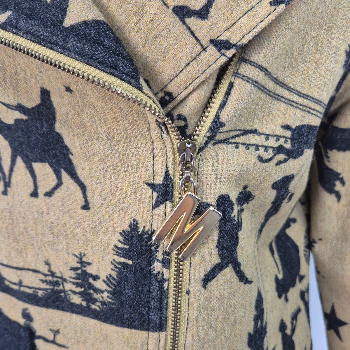 Moschino | Giacca con zip - disegni autunnali e invernali