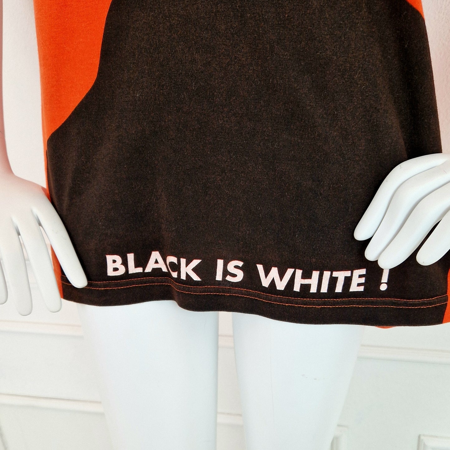 T-shirt Moschino vintage black is white!