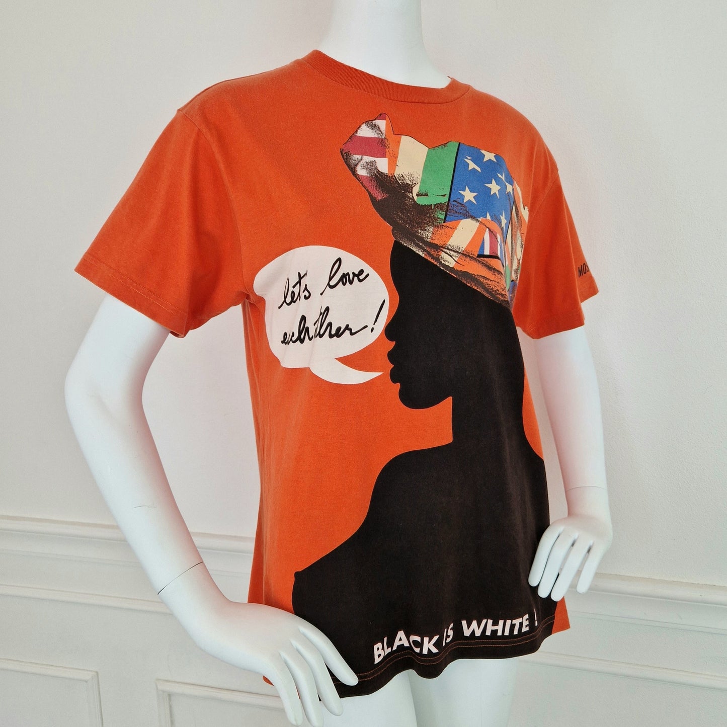 T-shirt Moschino vintage black is white!