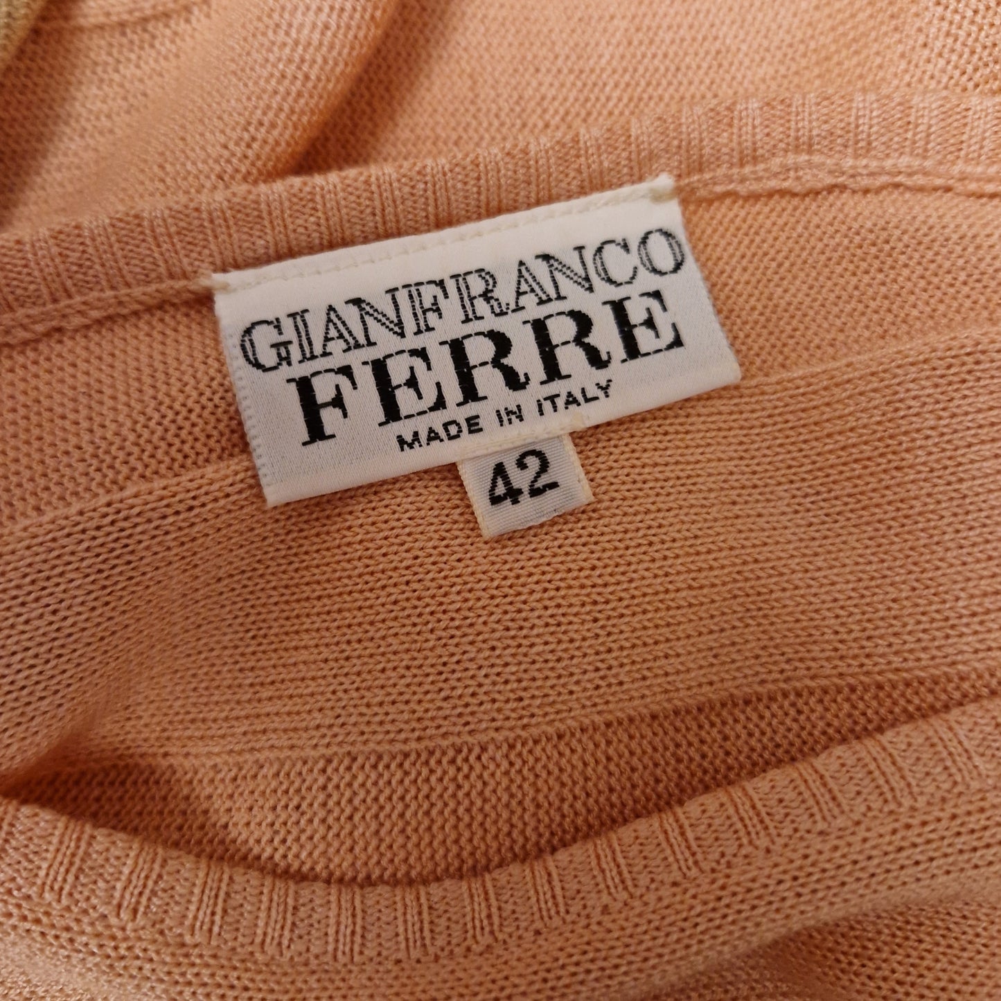 Top Gianfranco Ferre' filato di seta rosa