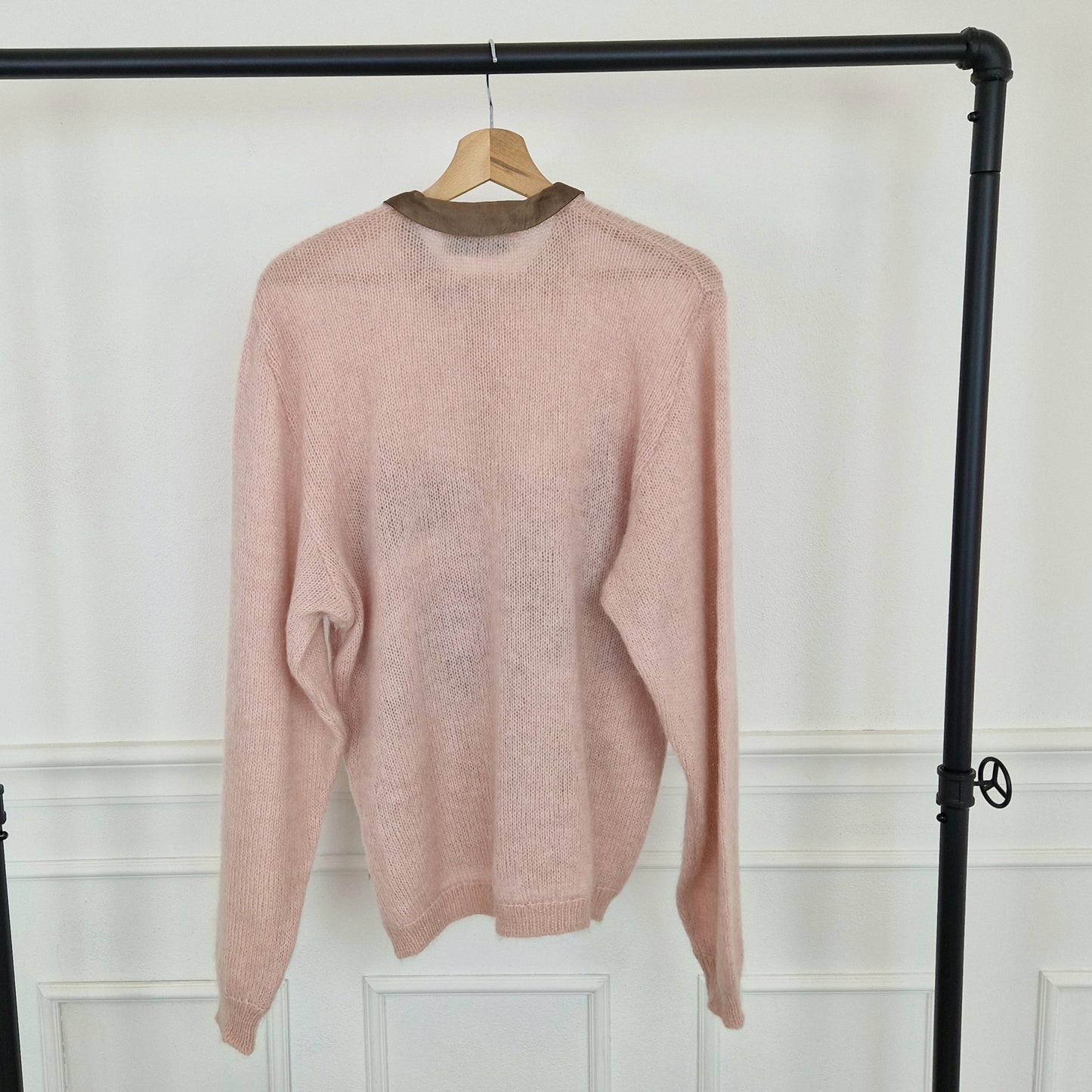 Cardigan rosa super kid mohair paesaggio invernale