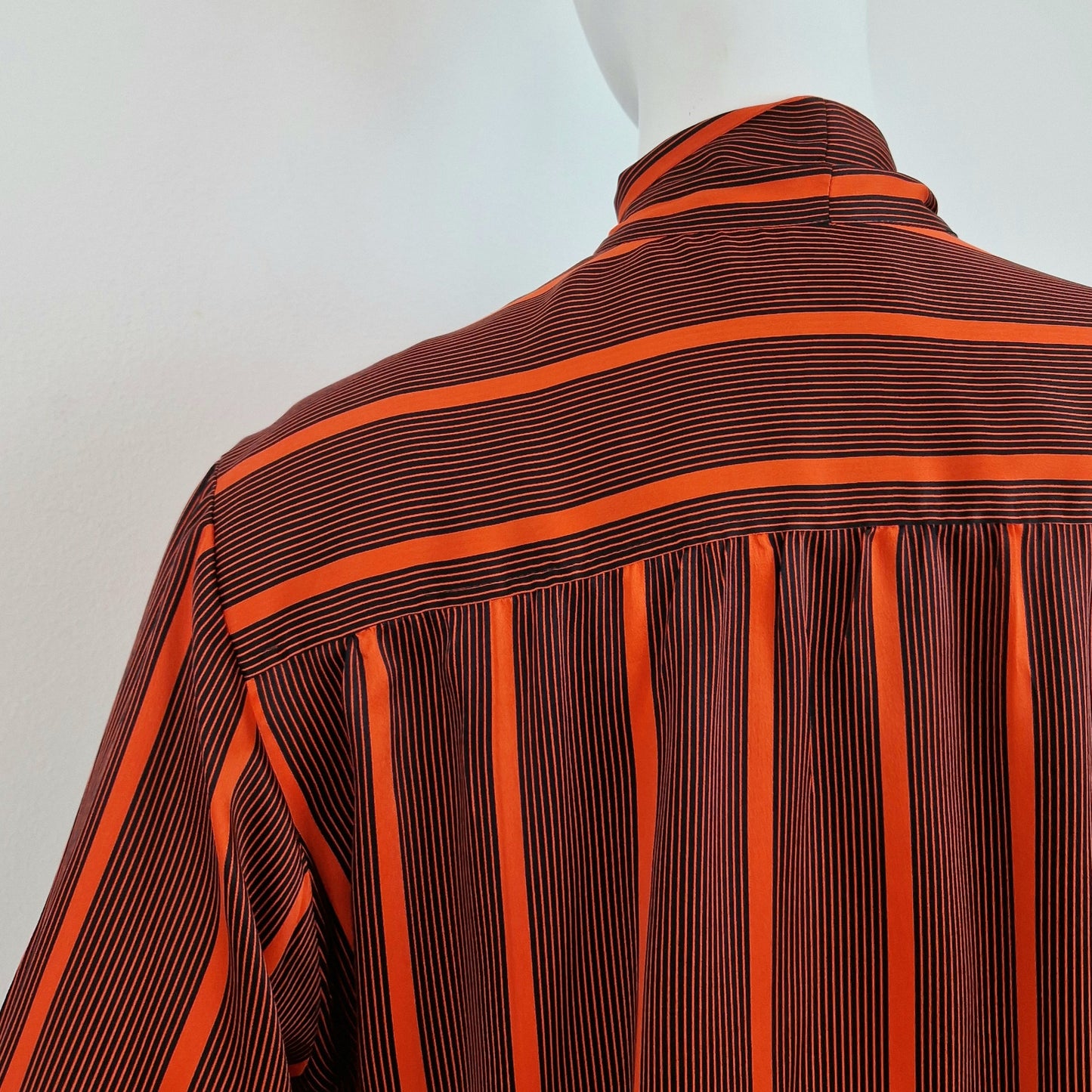 Camicia vintage Céline seta righe nero e arancio