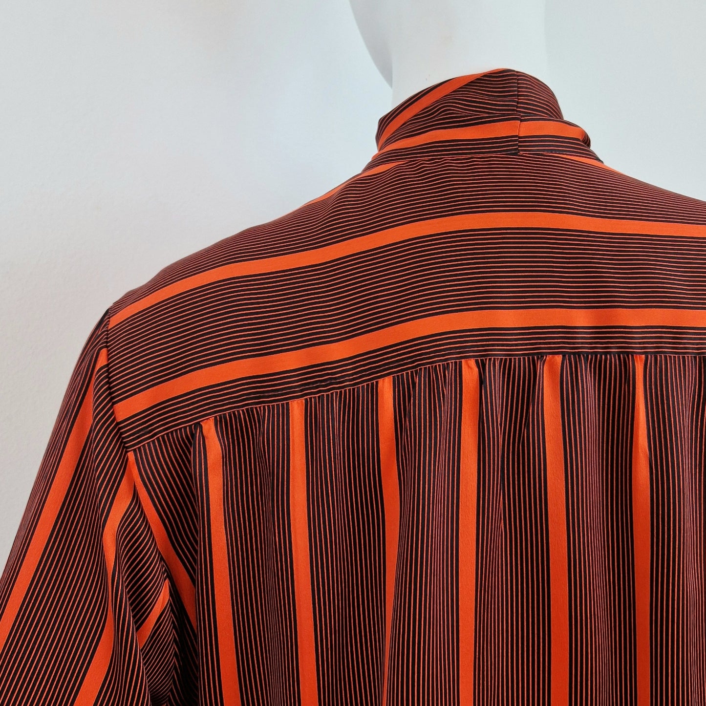 Camicia vintage Céline seta righe nero e arancio