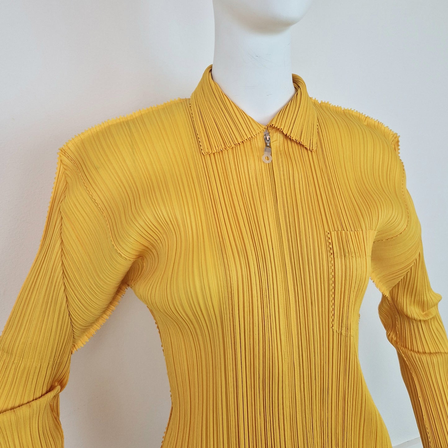 Camicia Pleats Please Issey Miyake gialla