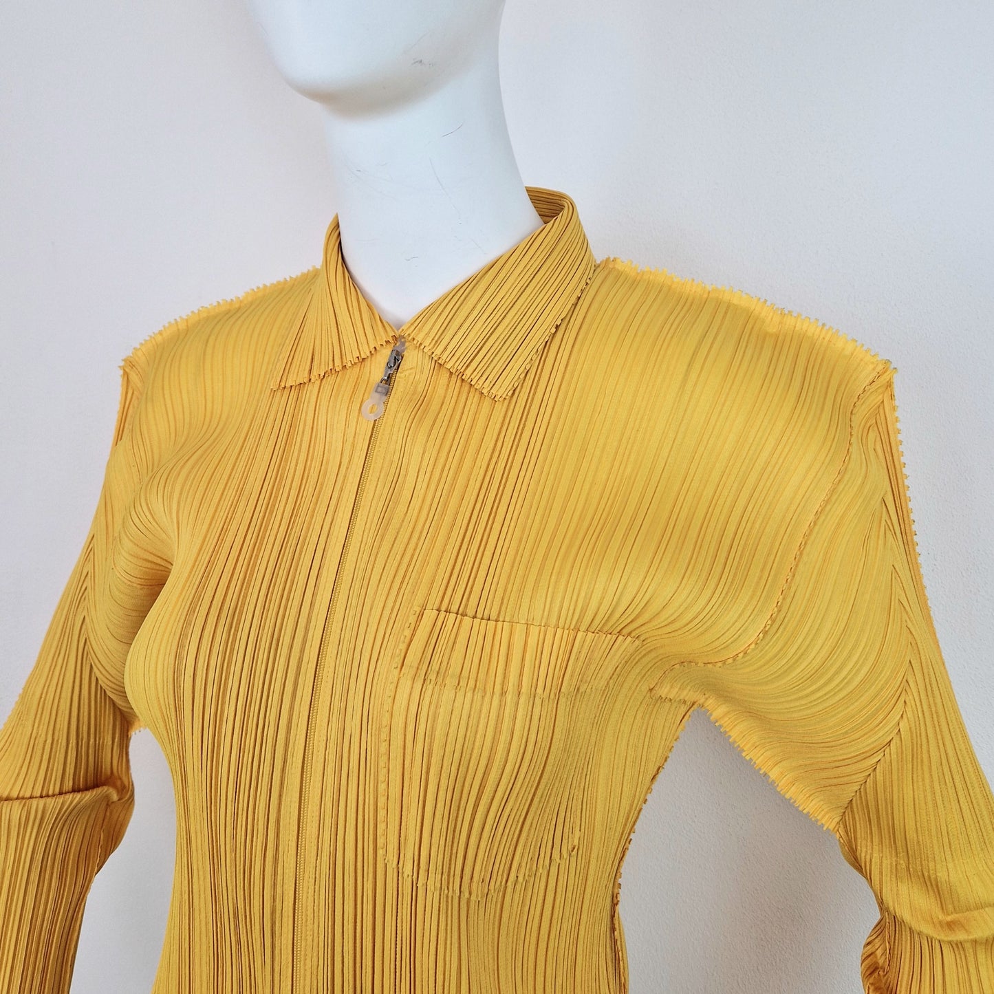 Camicia Pleats Please Issey Miyake gialla