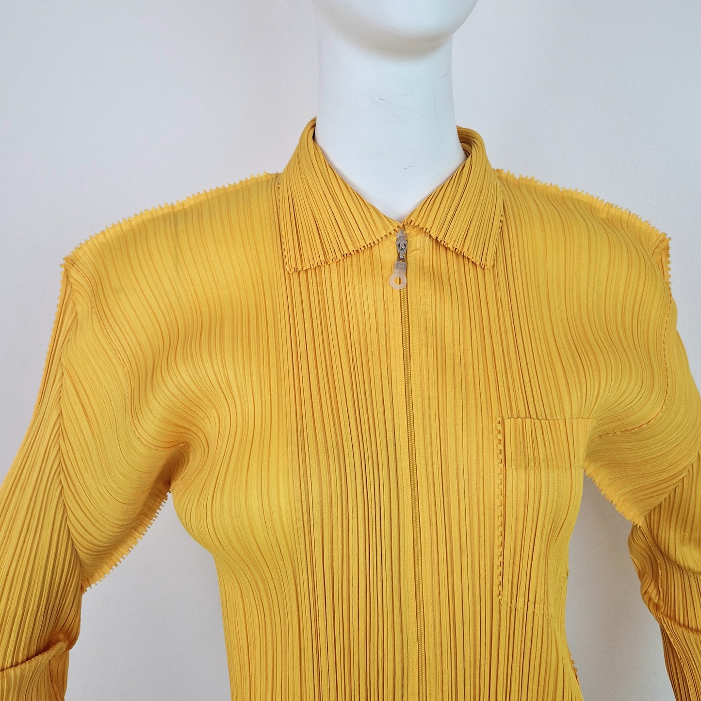 Camicia Pleats Please Issey Miyake gialla