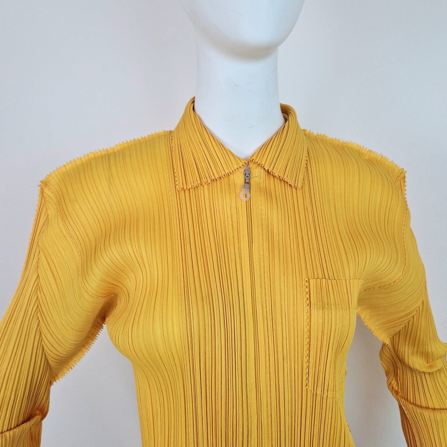 Camicia Pleats Please Issey Miyake gialla