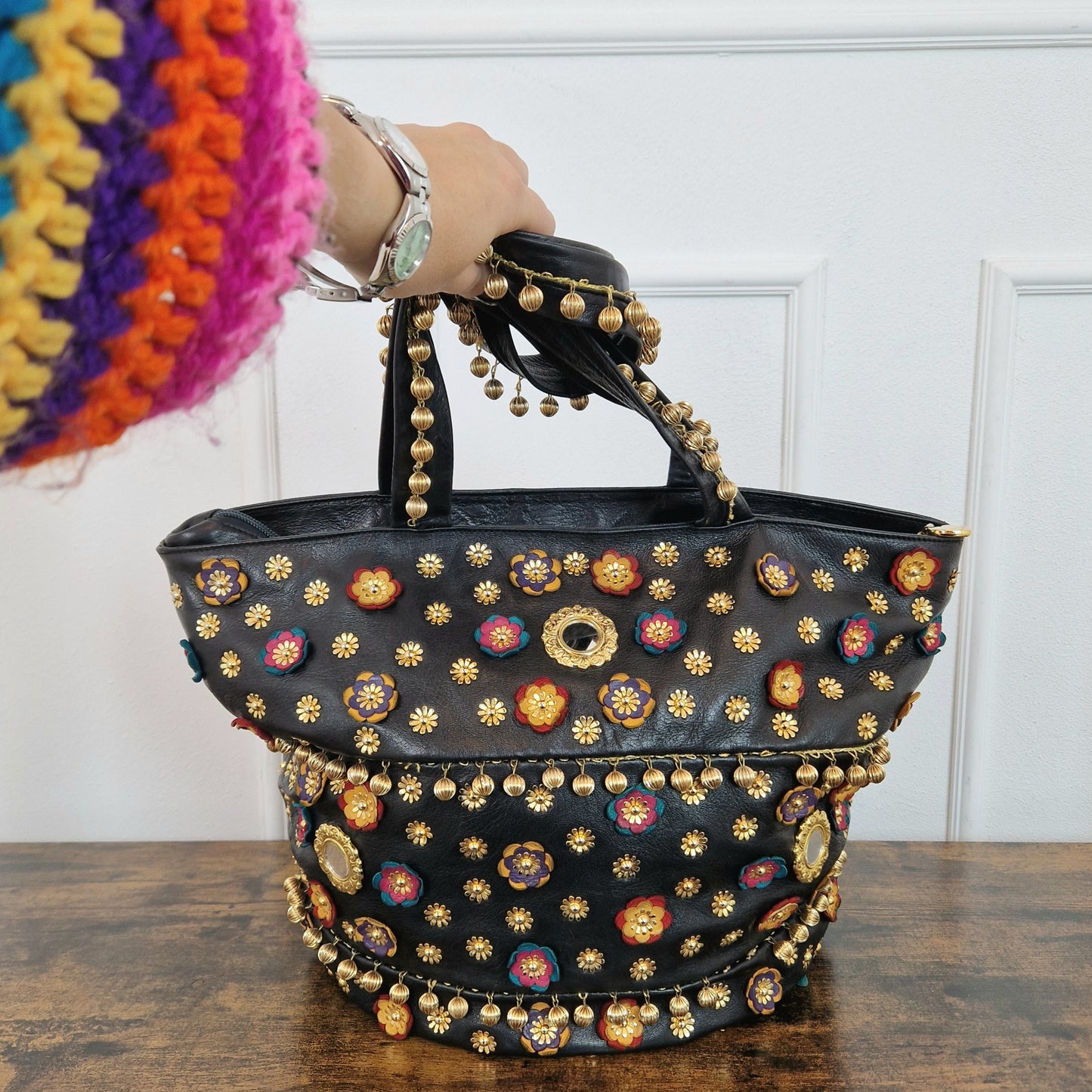 Maxi borsa Moschino redwall pelle nera con fiori e campanelli