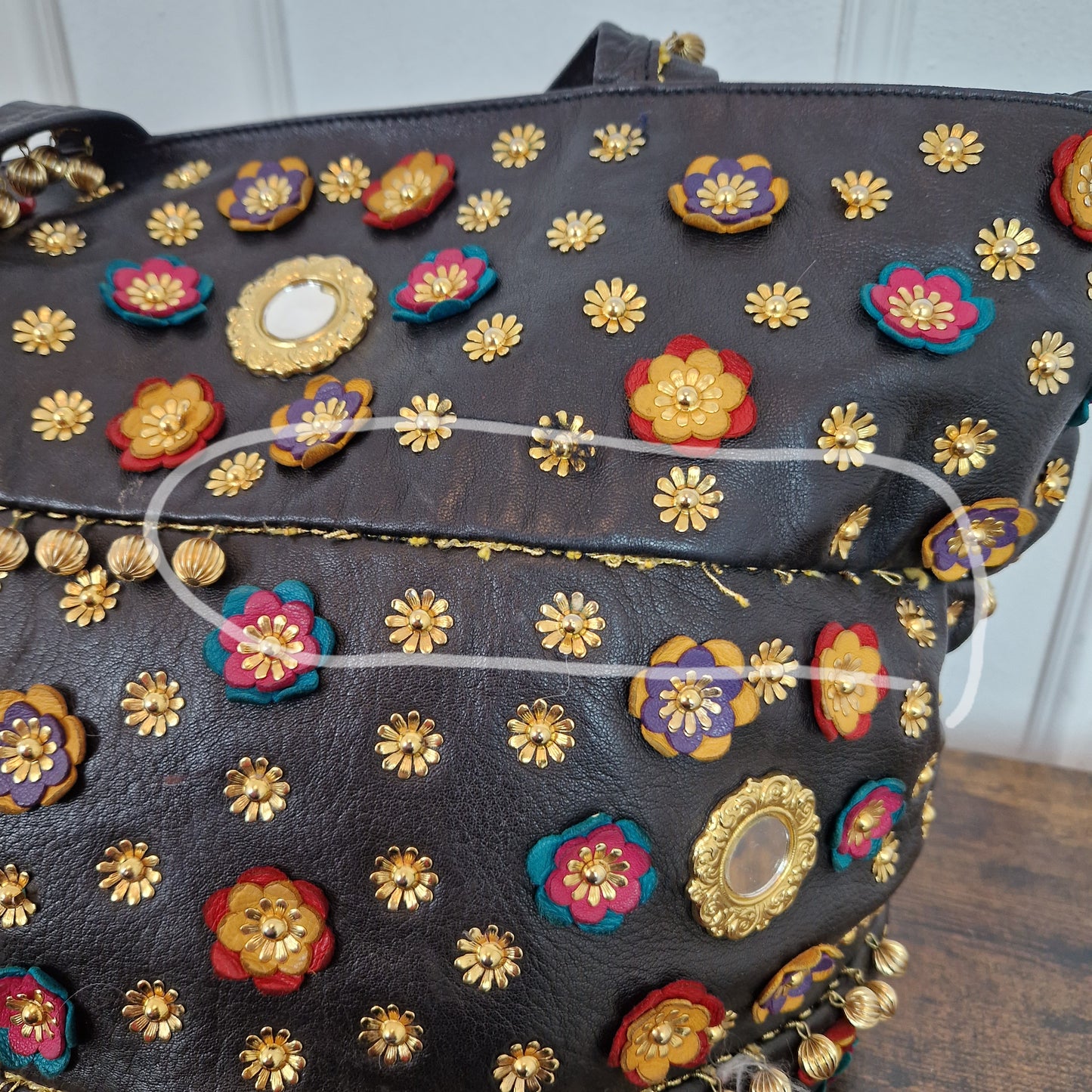 Maxi borsa Moschino redwall pelle nera con fiori e campanelli