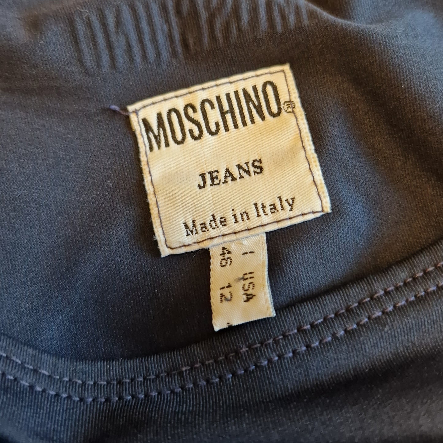 Abito Moschino "La moda non c'è più"